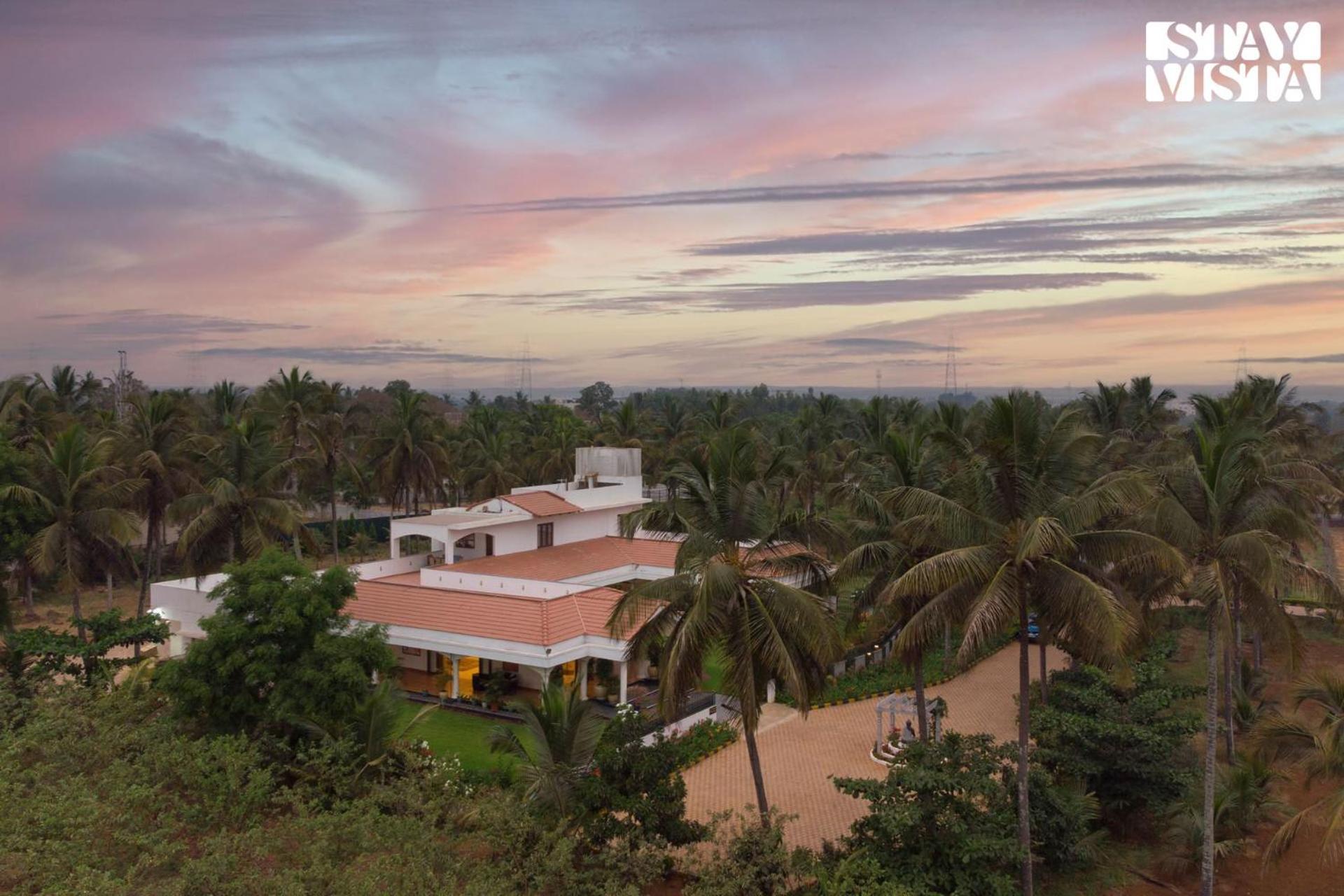Stayvista At Silver Oak Farm - Breakfast Included * Bangalore