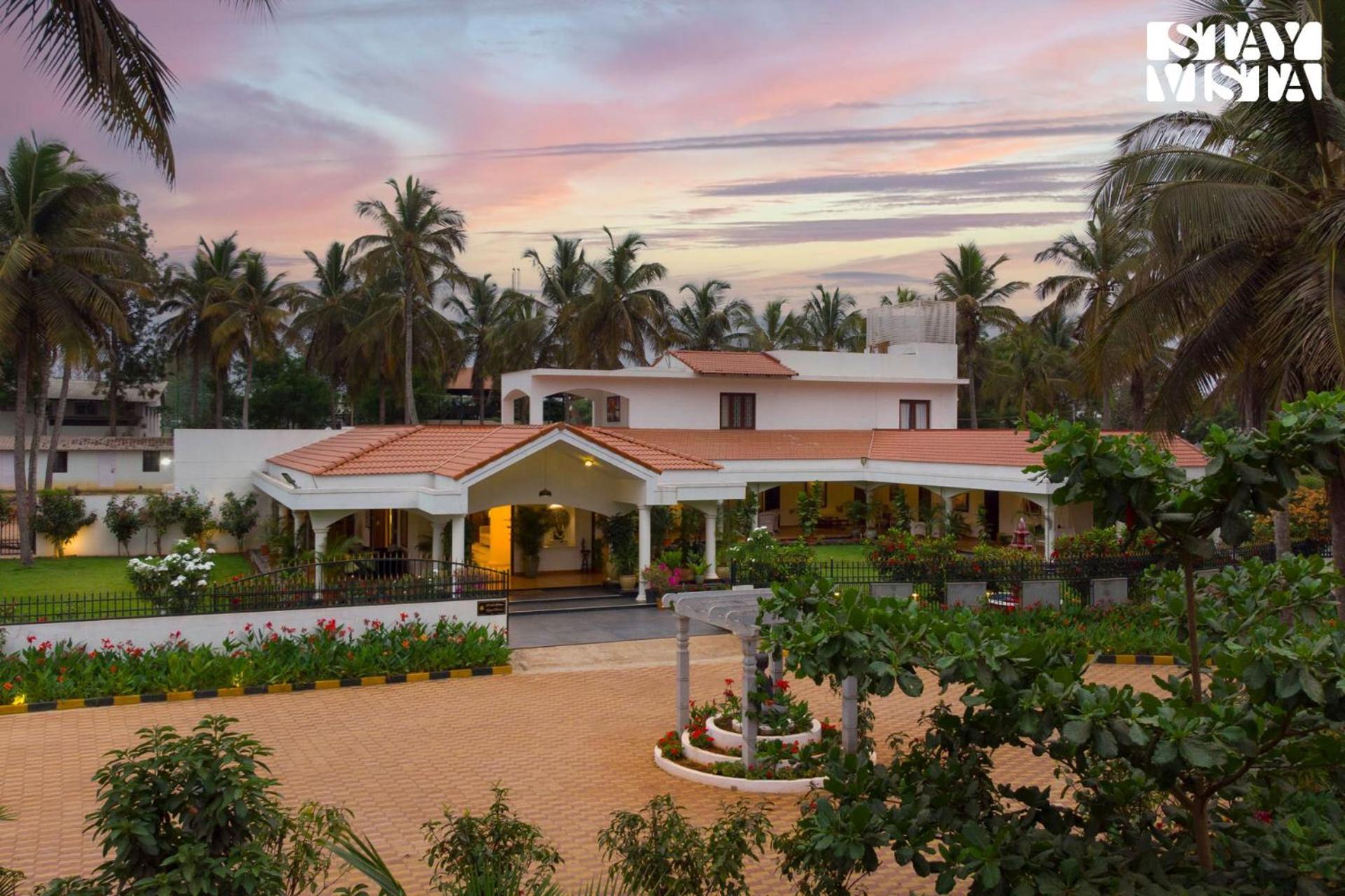Stayvista At Silver Oak Farm - Breakfast Included Bangalore