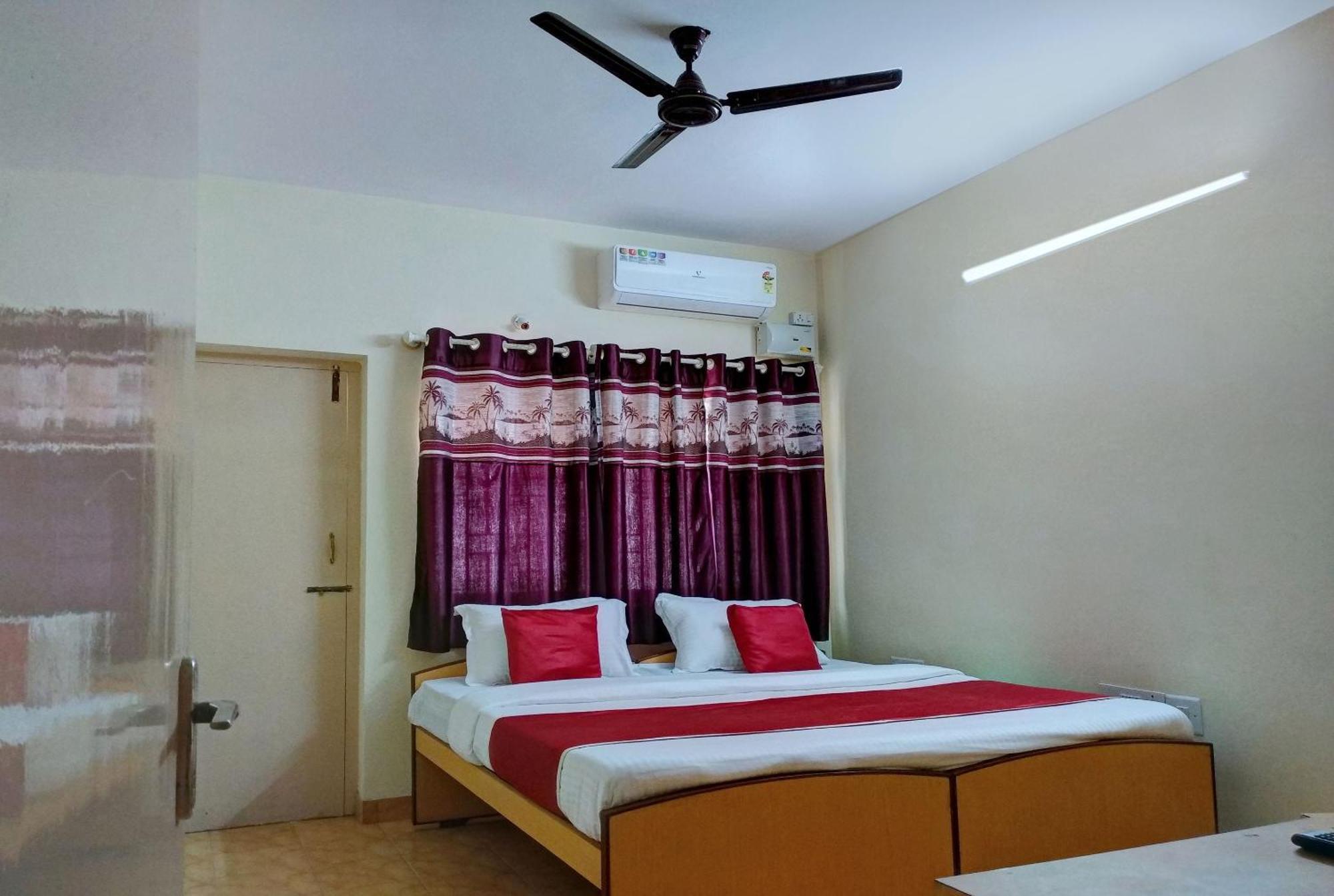 Hotel Super O Shree Mookambika Near Sri Someshwara Swami Temple 3*