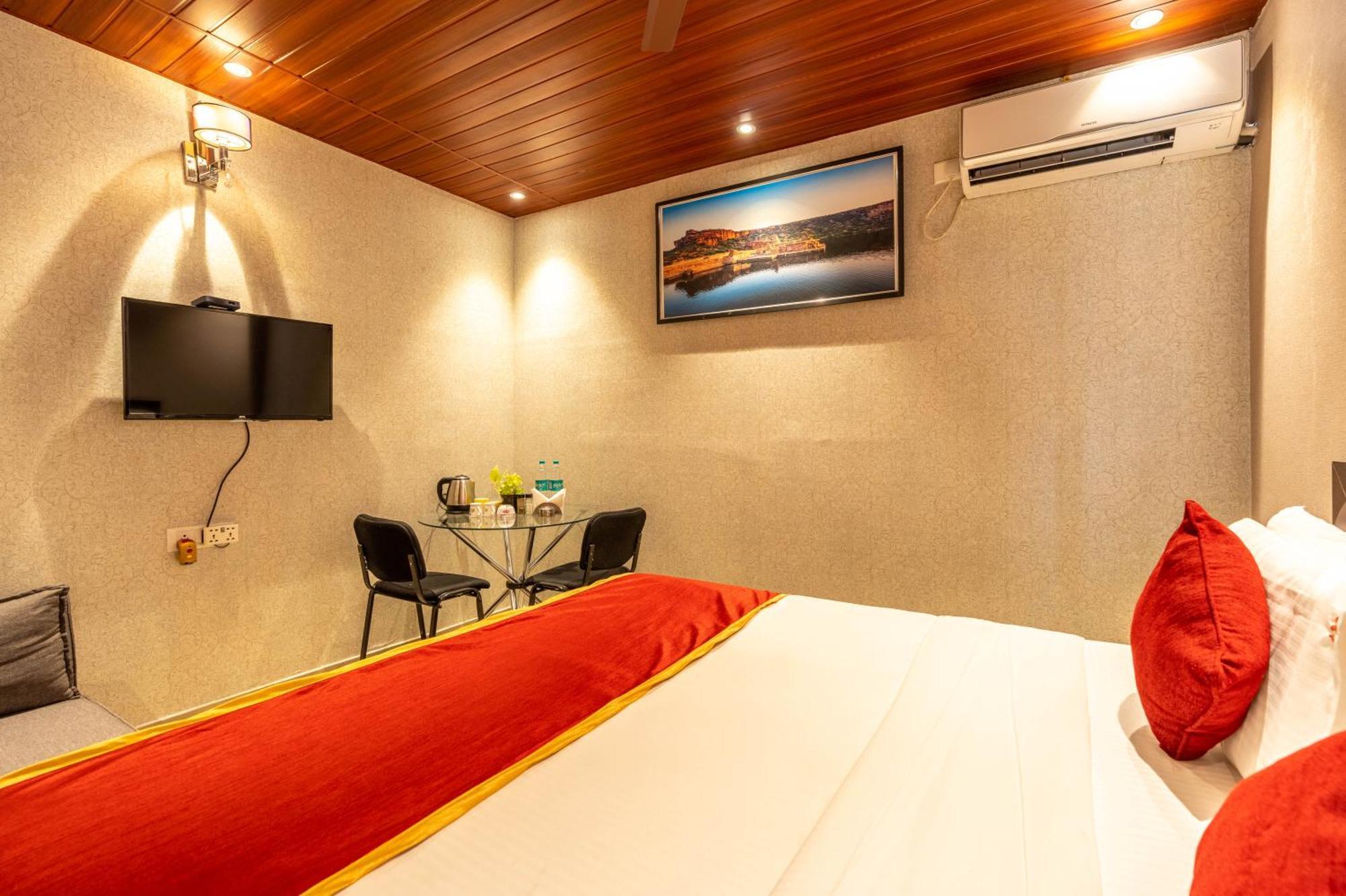 Seasons Hotel 3*
