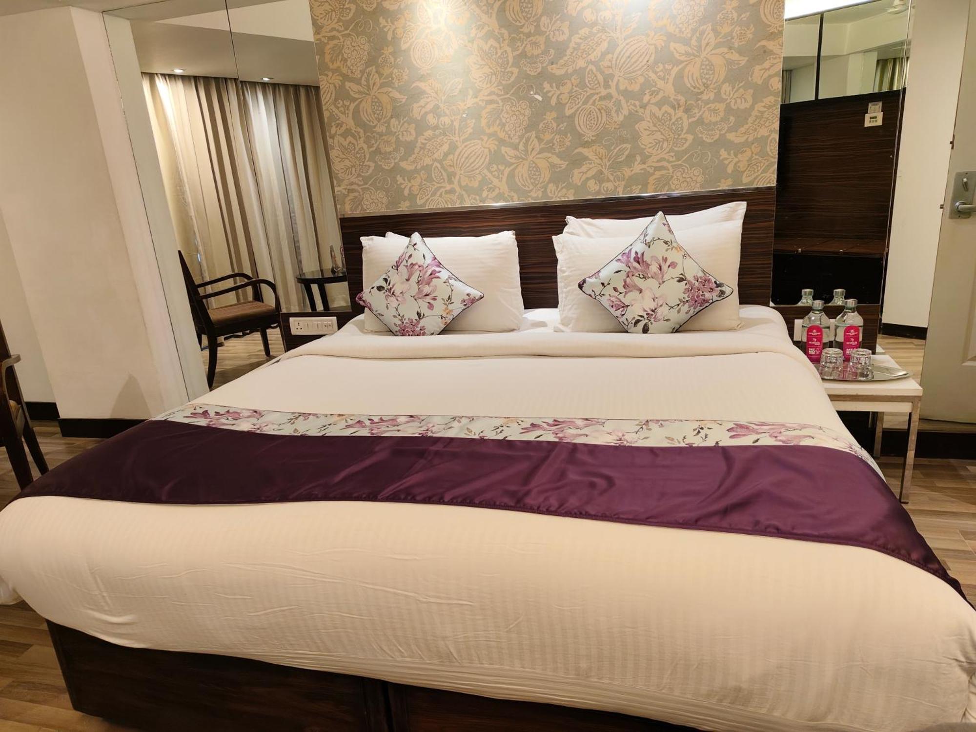 Regenta Place Bangalore, Cunningham Road Hotel