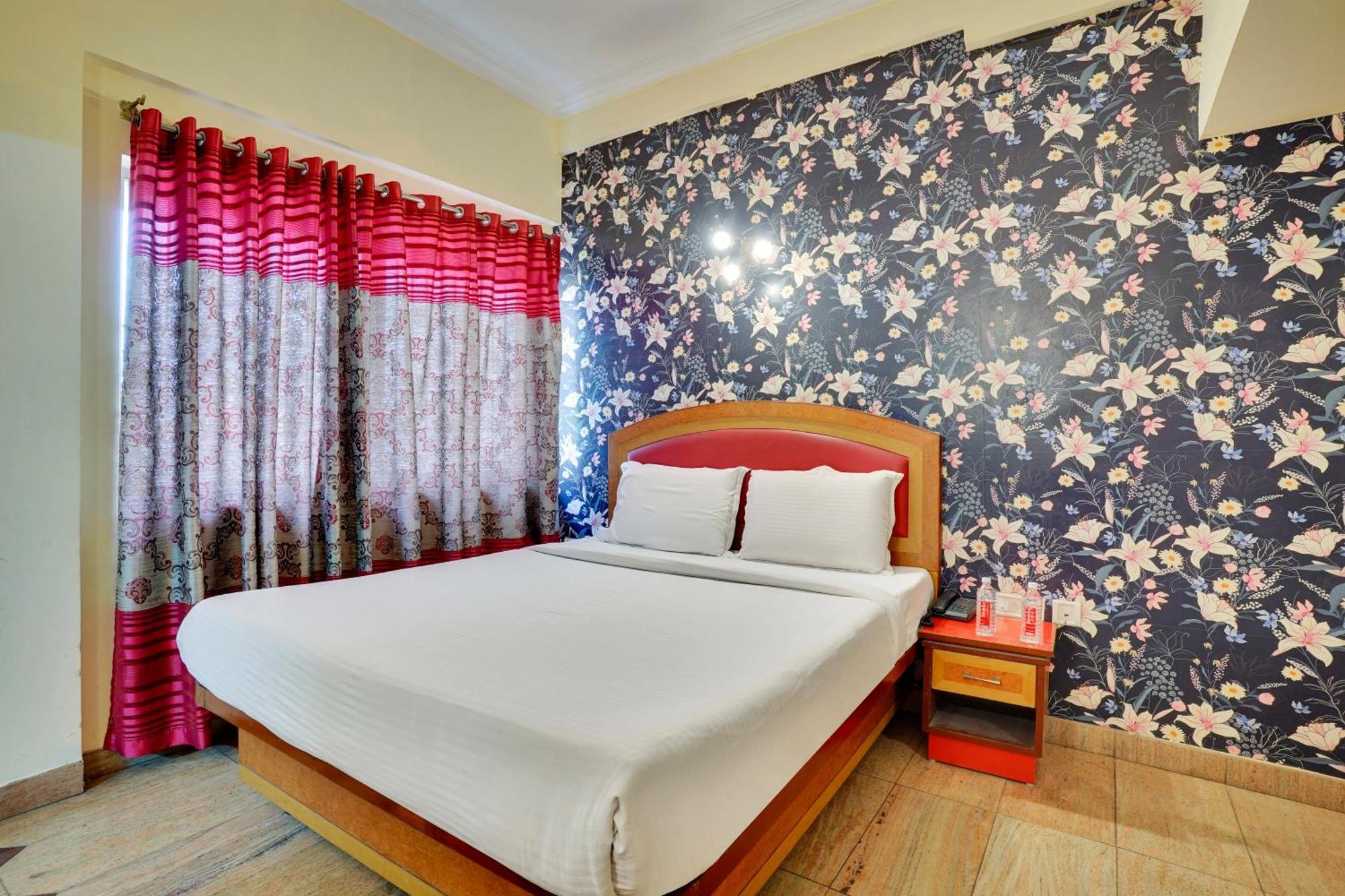 Aura Hotel 3*