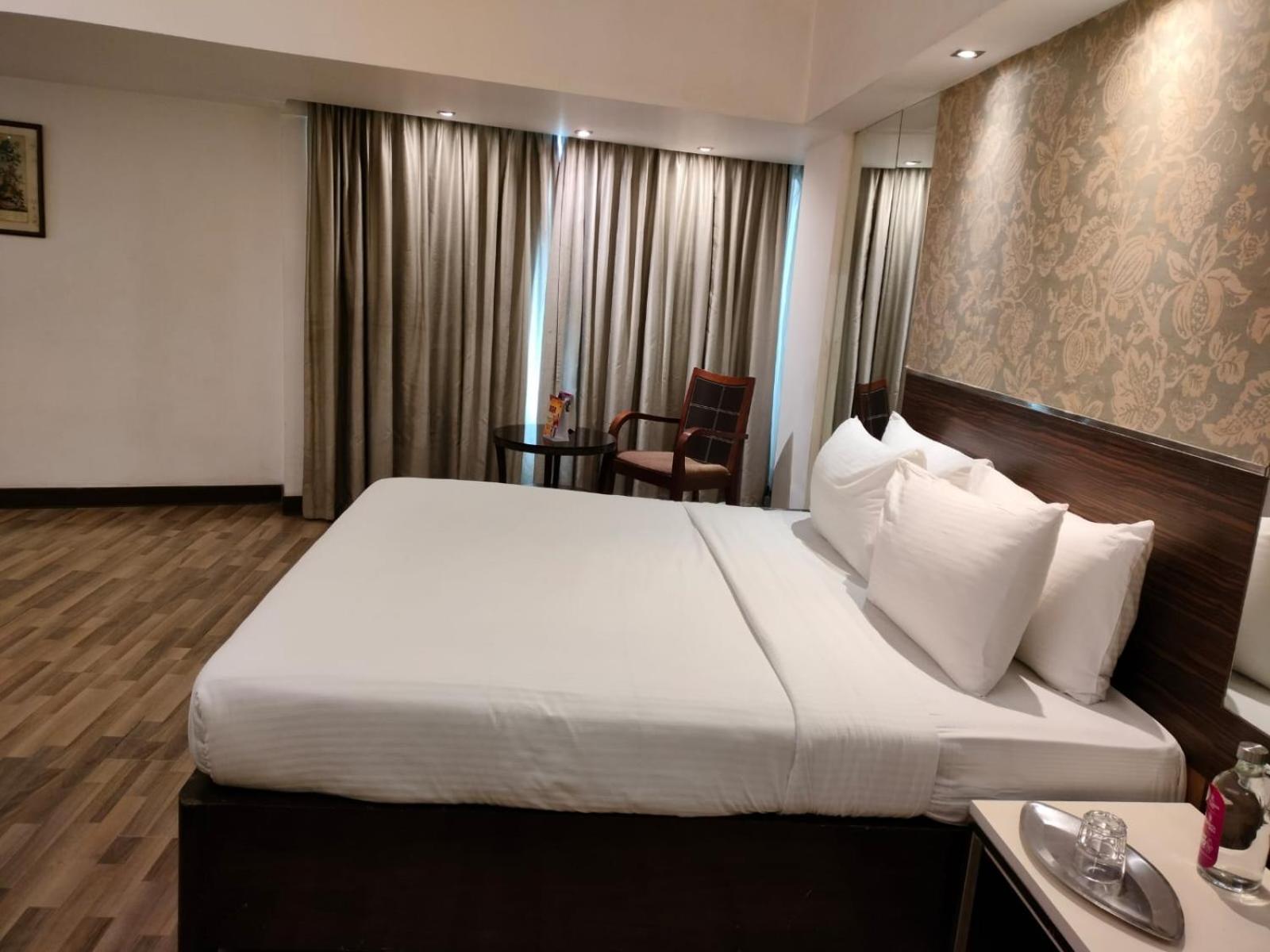 Hotel Regenta Place Bangalore, Cunningham Road