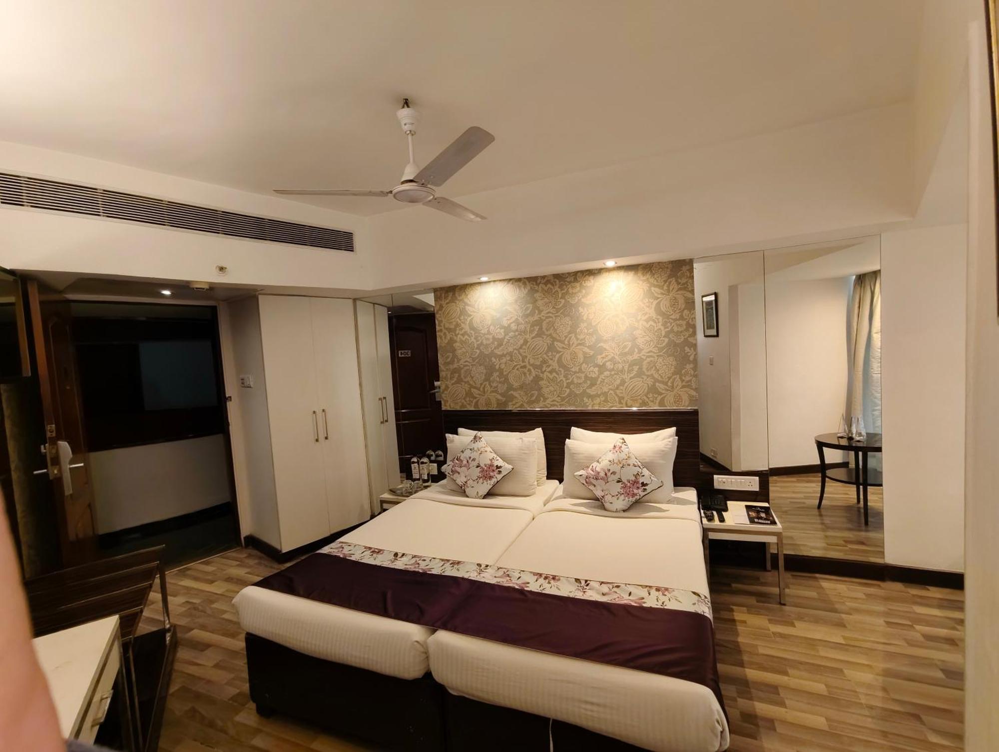Hotel Regenta Place Bangalore, Cunningham Road