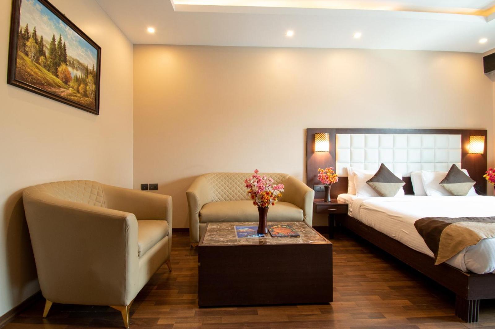 Akshaya Aura