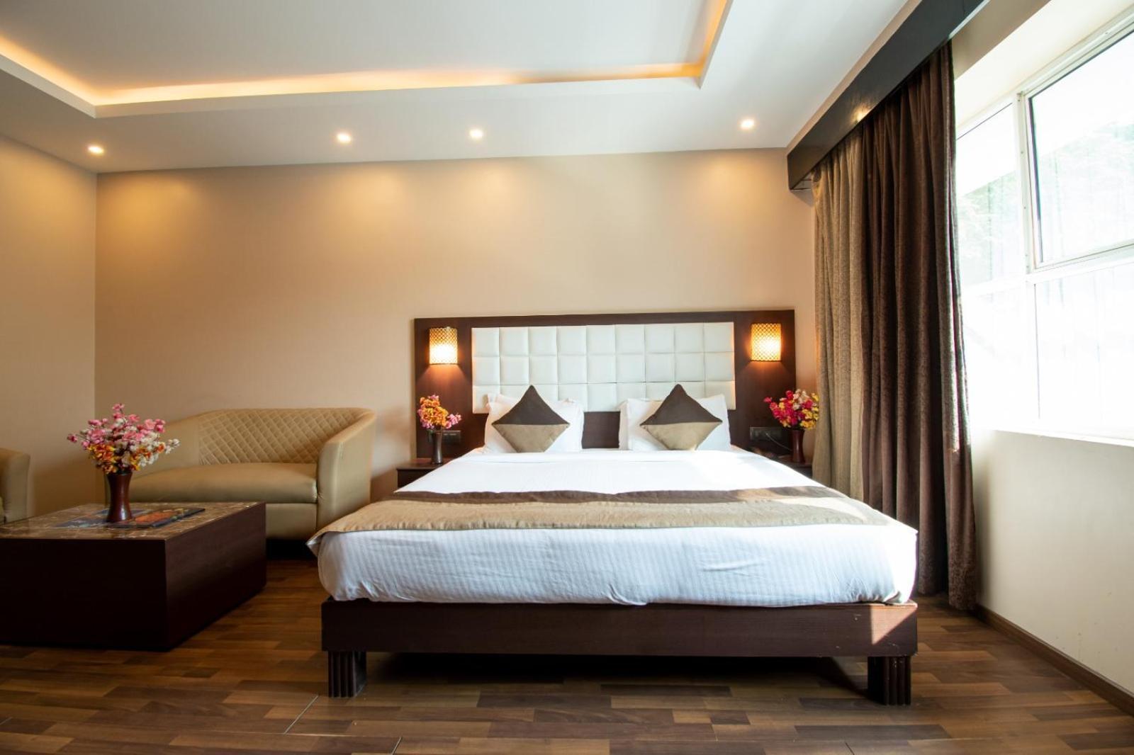 Hotel Akshaya Aura 4*