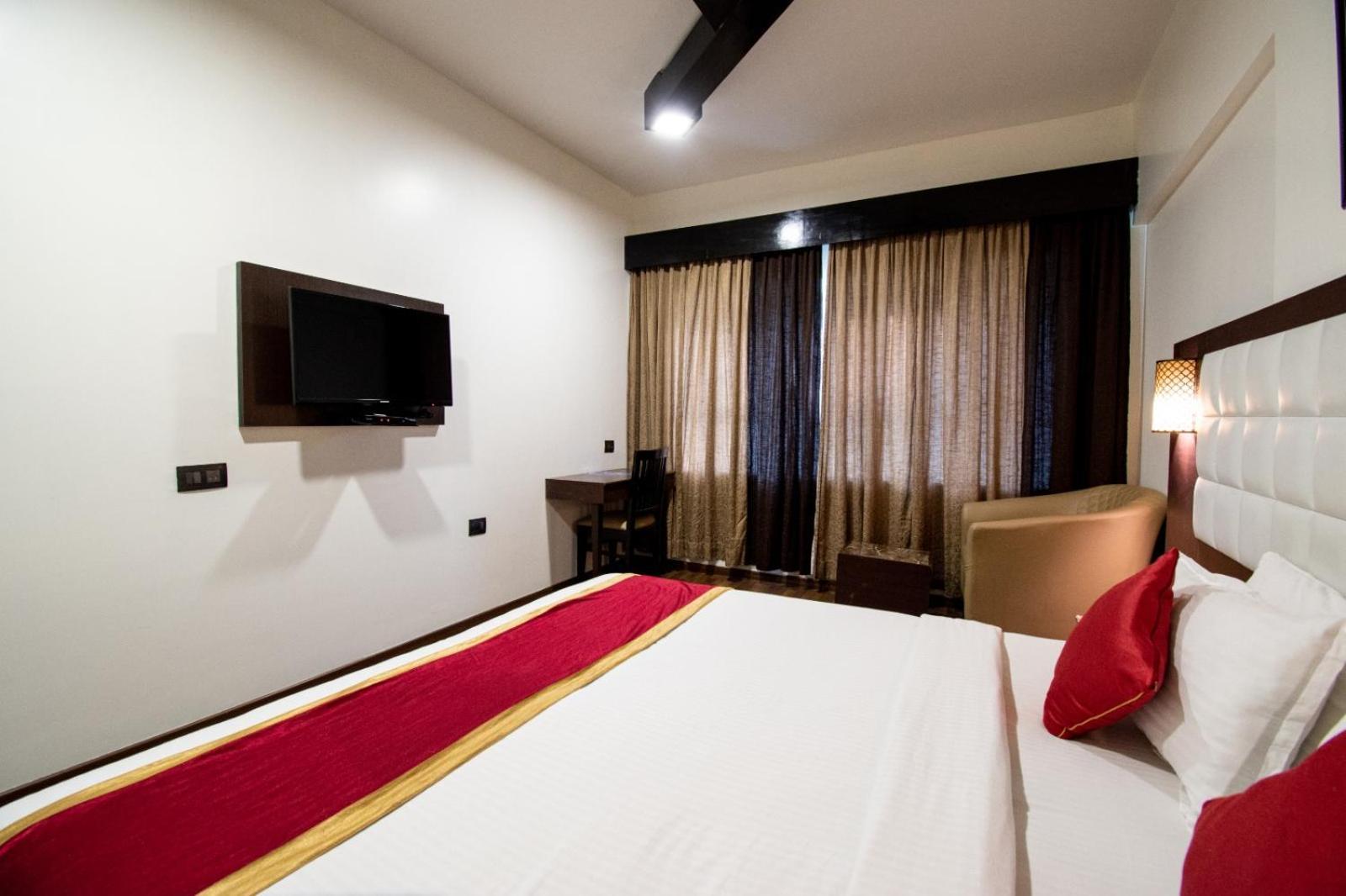 Akshaya Aura 4*