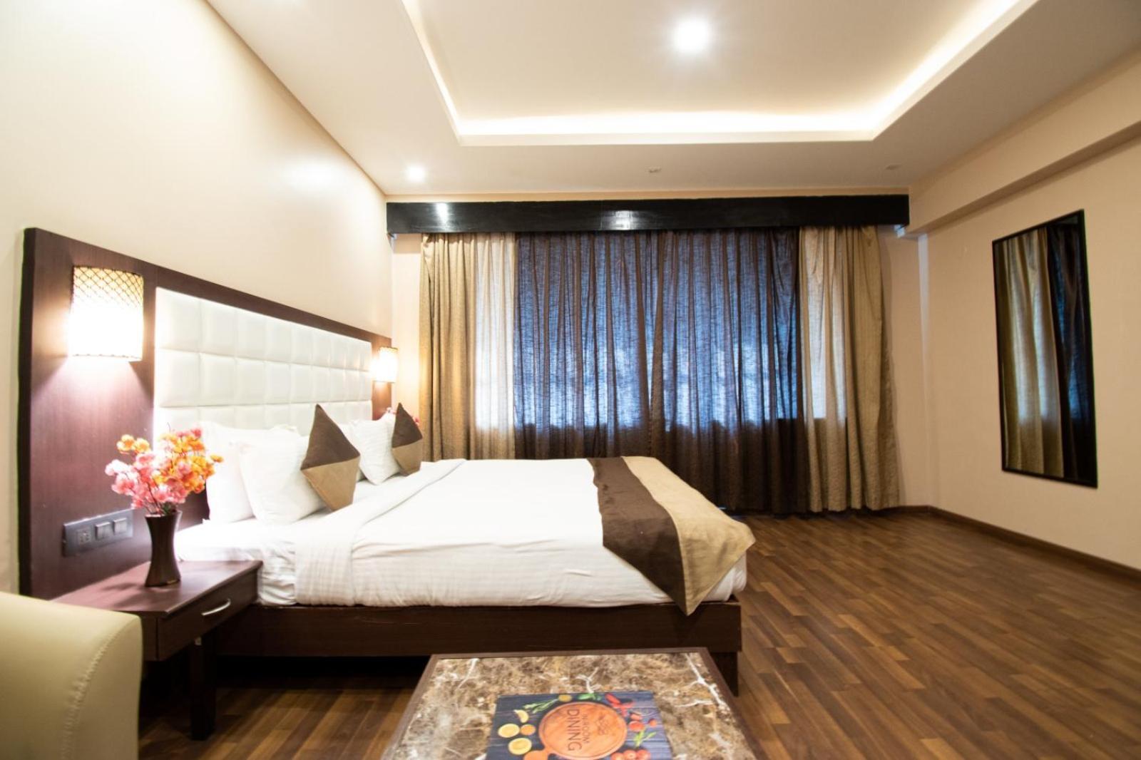 Akshaya Aura 4*
