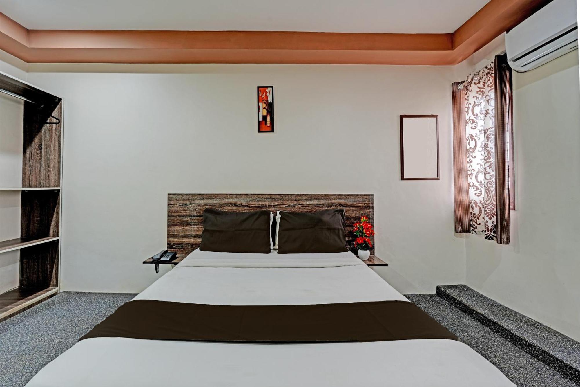O Sri Sai Sevalal Comfort's Hotel