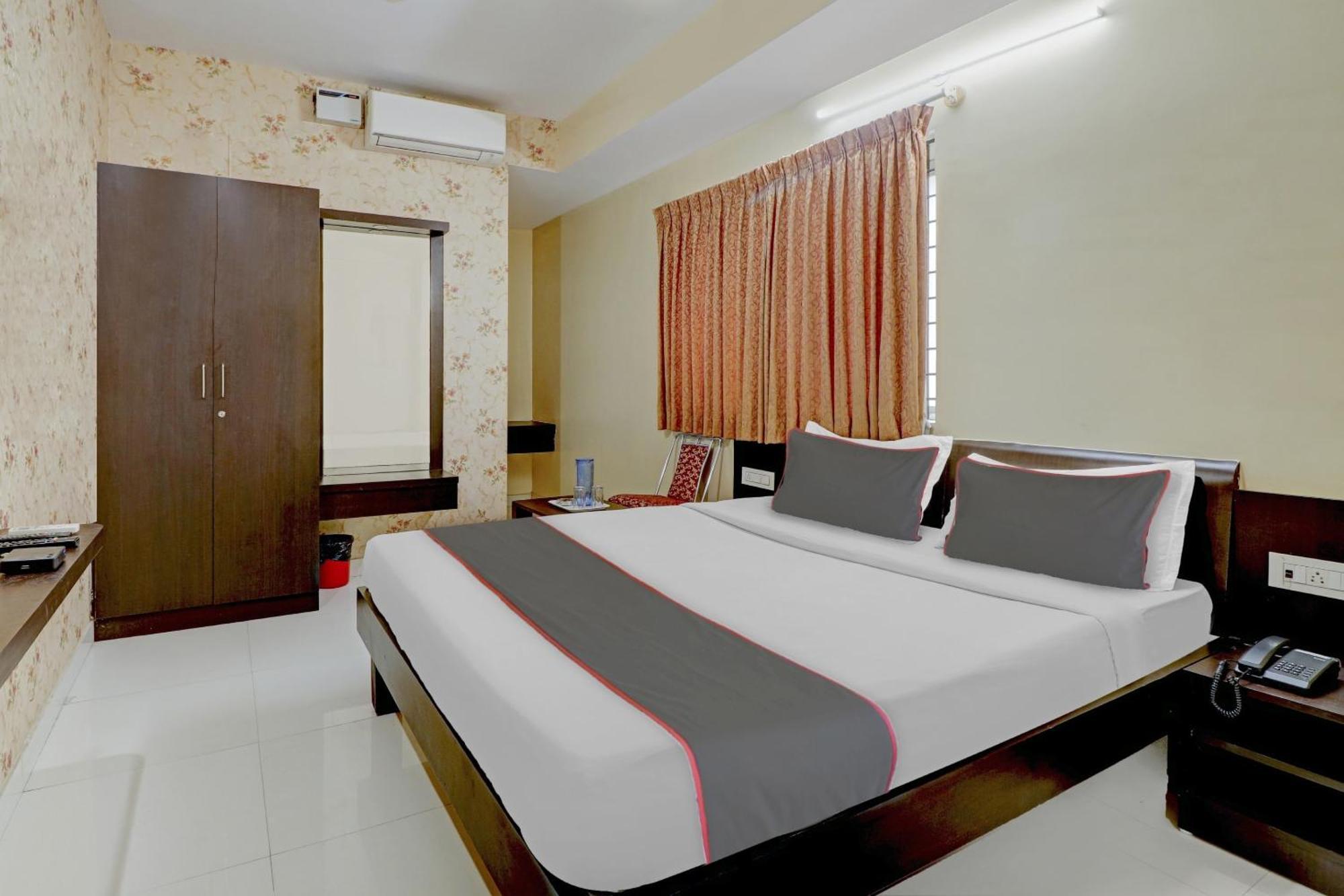 Hotel Capital O Champion Lotus Near Mantri Square Mall