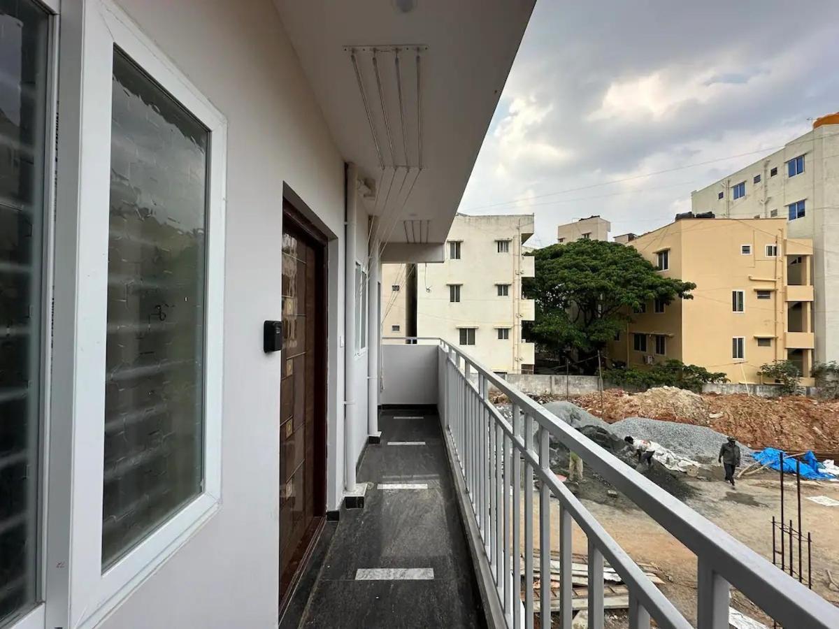 Cozy 1bhk With Lift 403 *