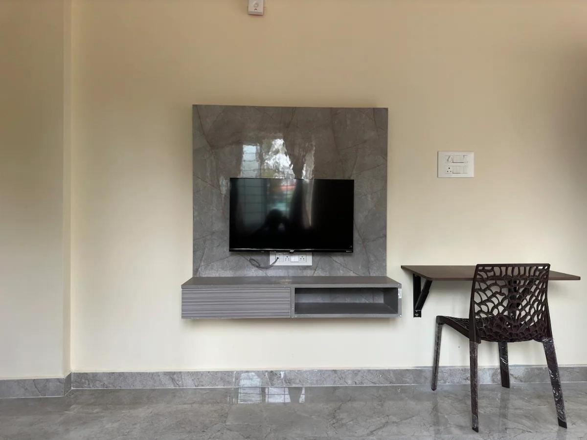 Cozy 1bhk With Lift 403 Apartment *