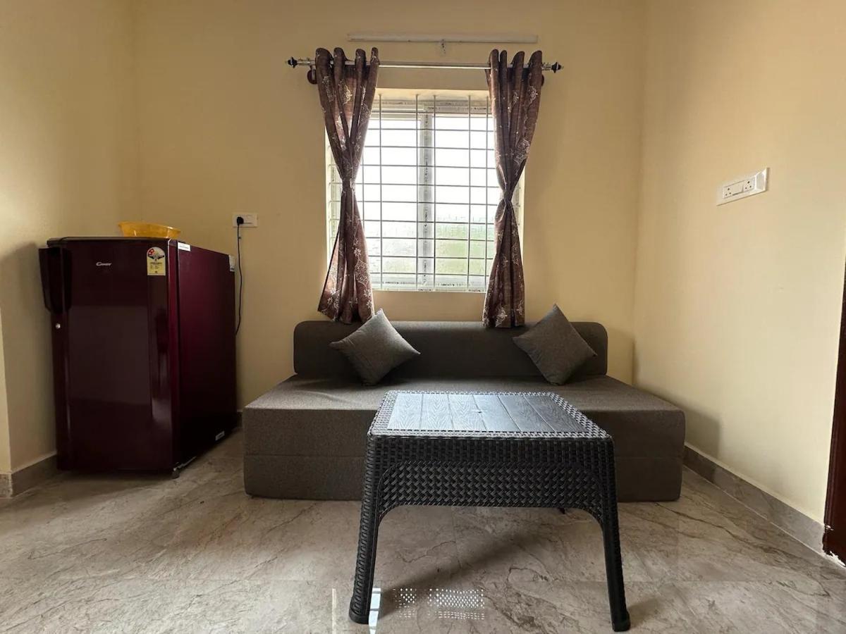 Apartment Cozy 1bhk With Lift 403 *