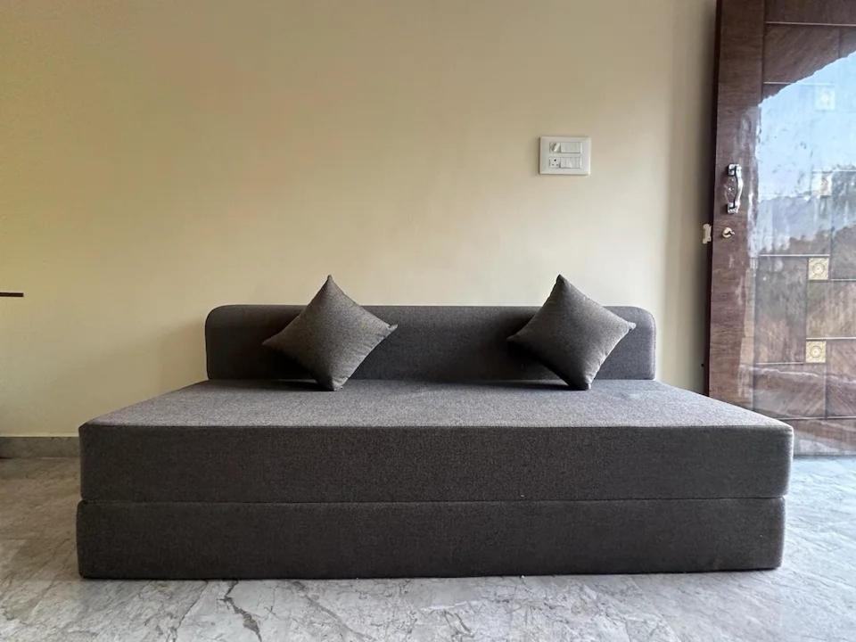 Cozy 1bhk With Lift 202 Apartment