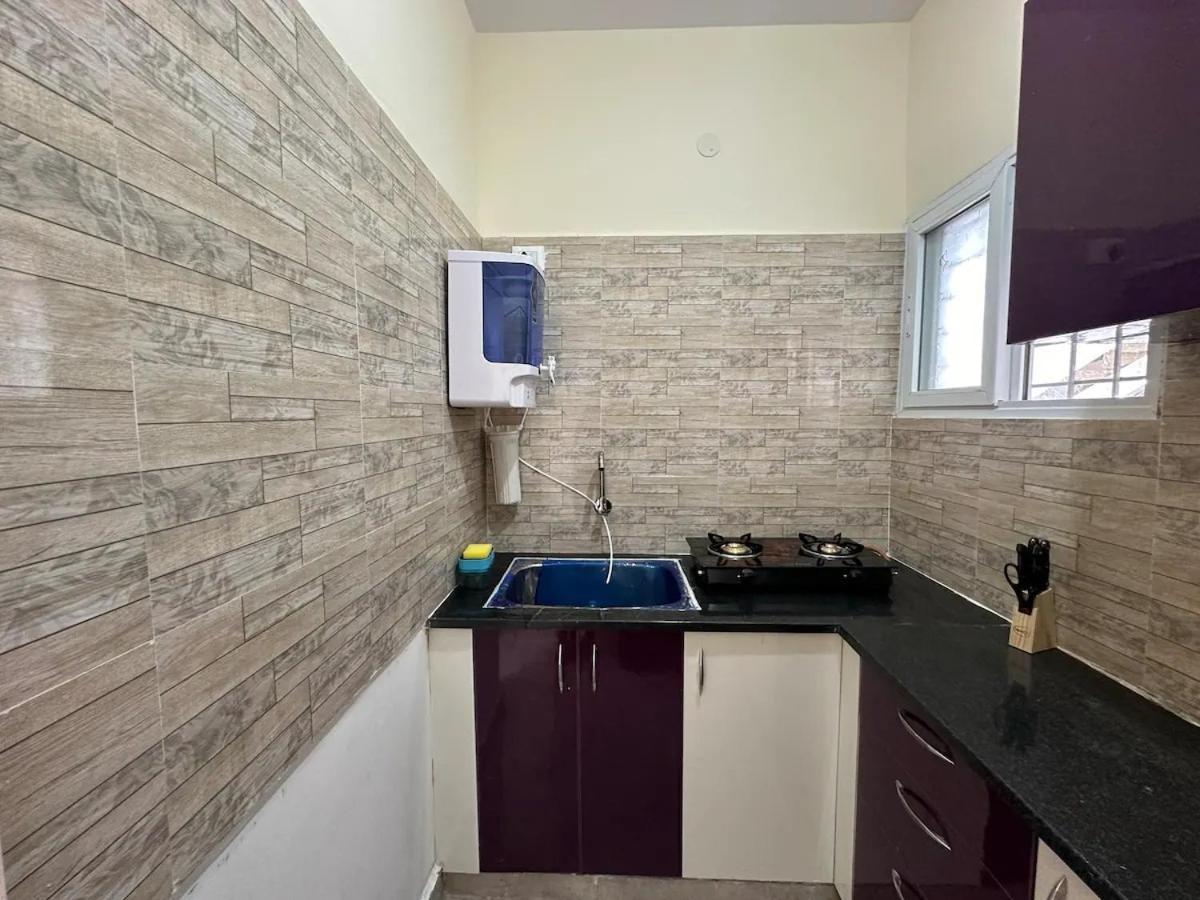 Cozy 1bhk With Lift 202 *