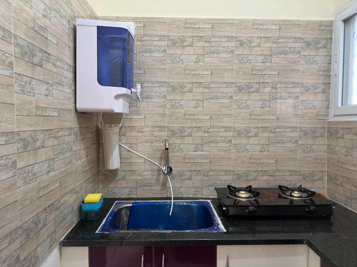 Cozy 1bhk With Lift 202 *