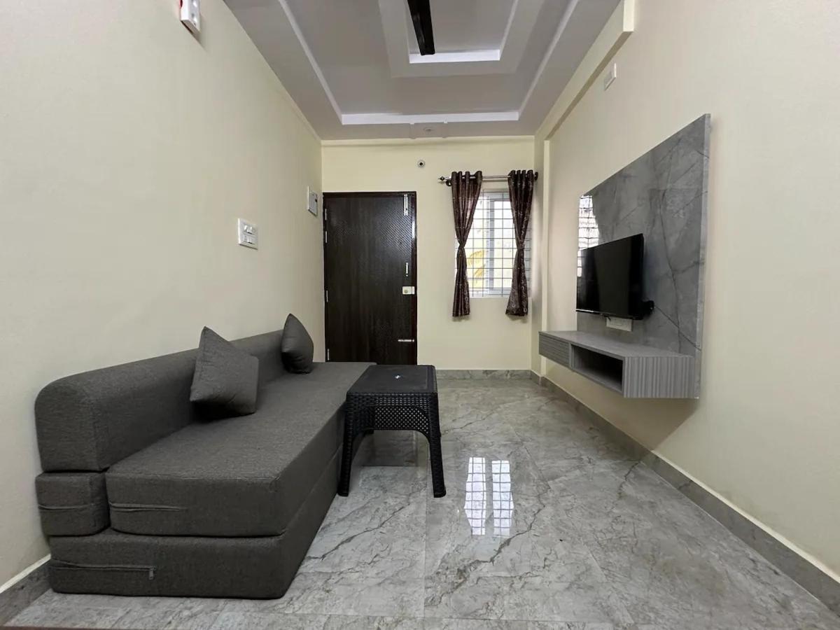 Cozy 1bhk With Lift 202
