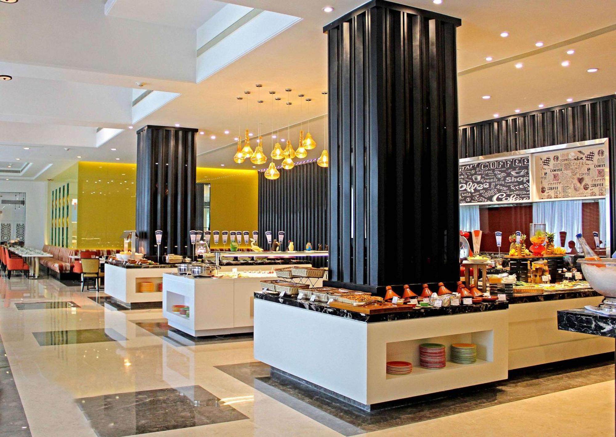 Hotel Radisson Blu Outer Ring Road 5*