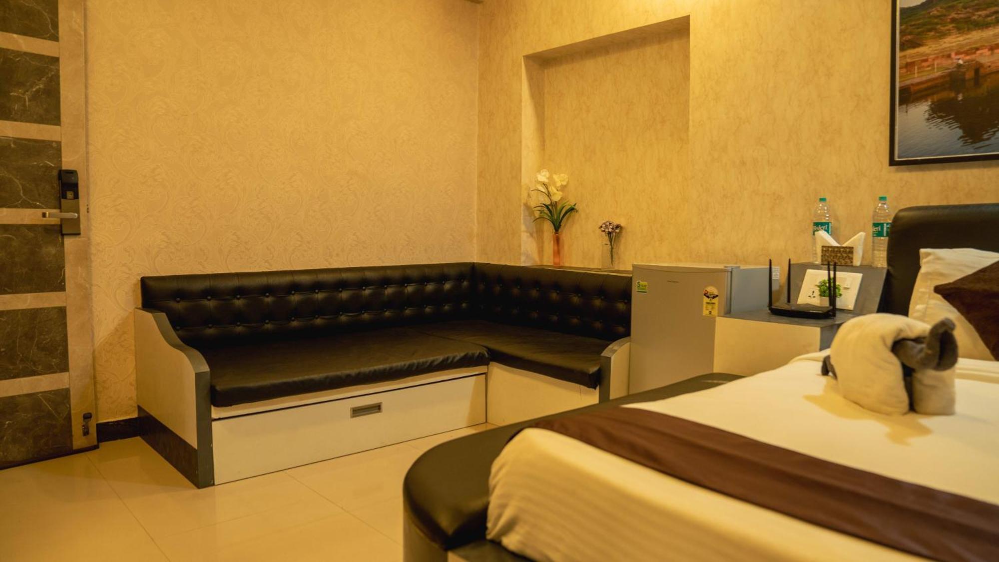 Seasons - Jp Nagar Hotel 3*