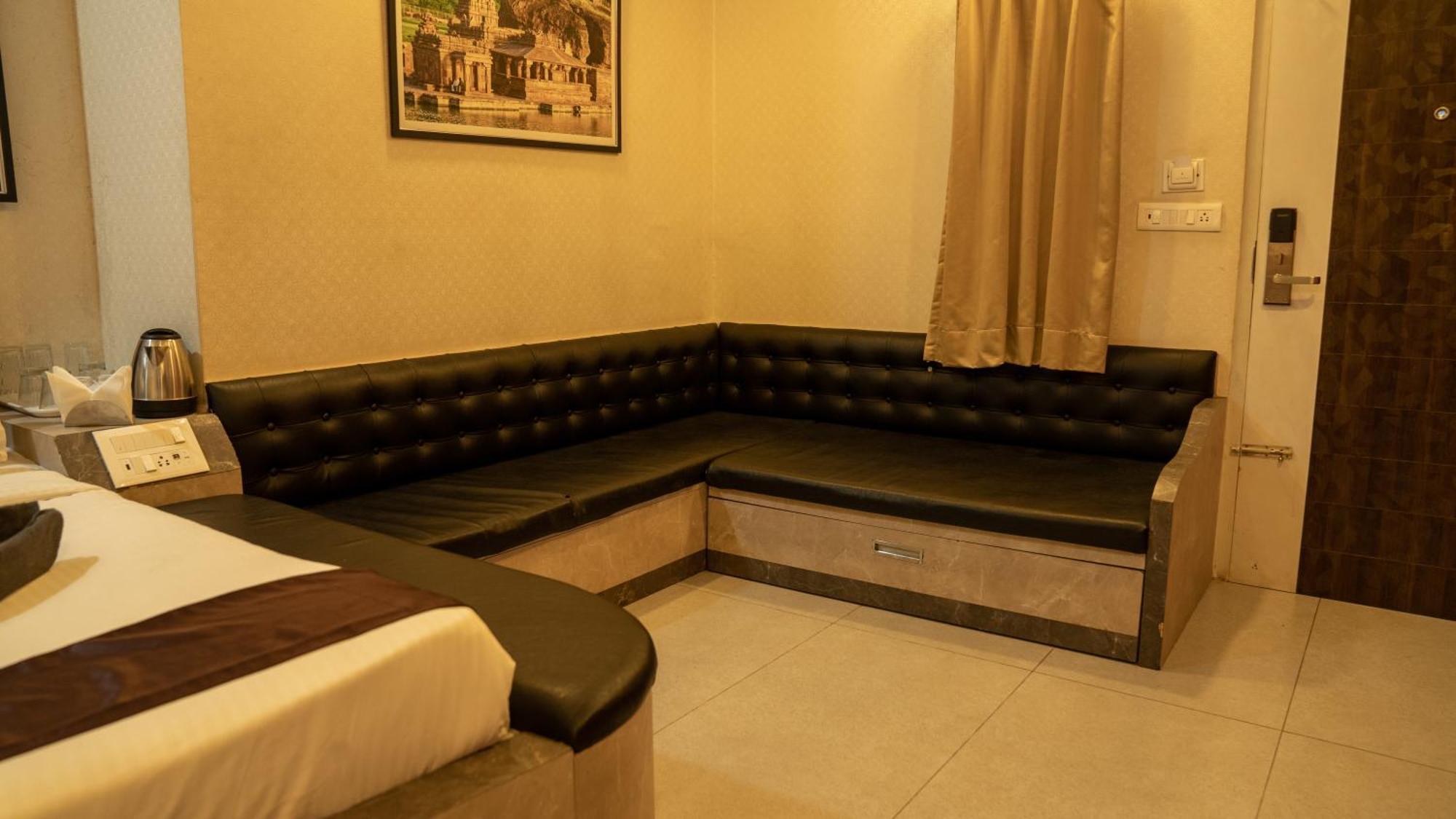 Hotel Seasons - Jp Nagar 3*