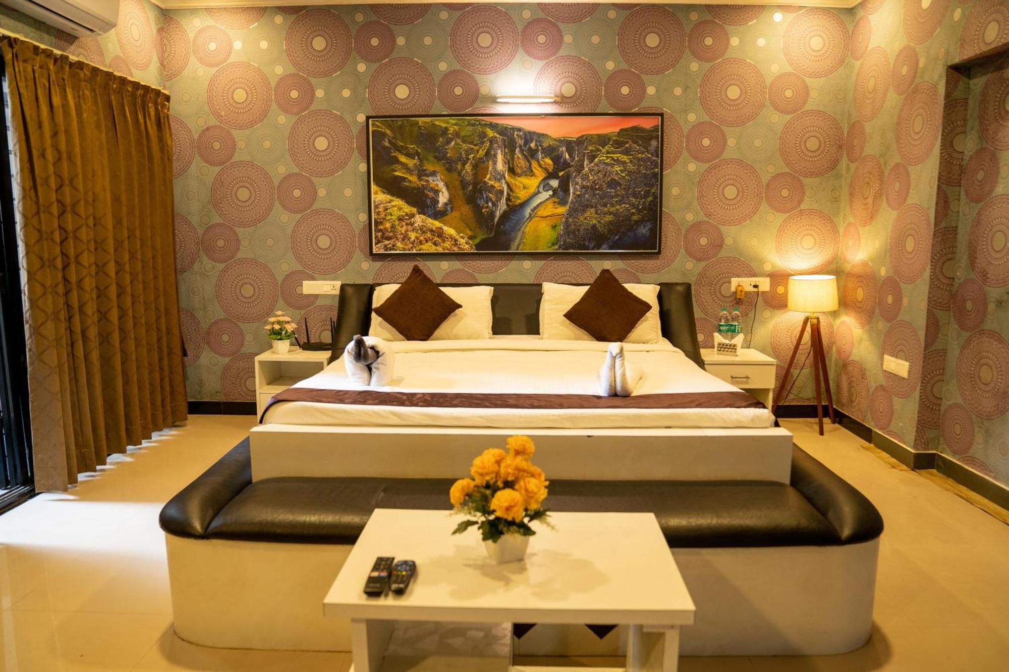 Seasons - Jp Nagar Hotel 3*