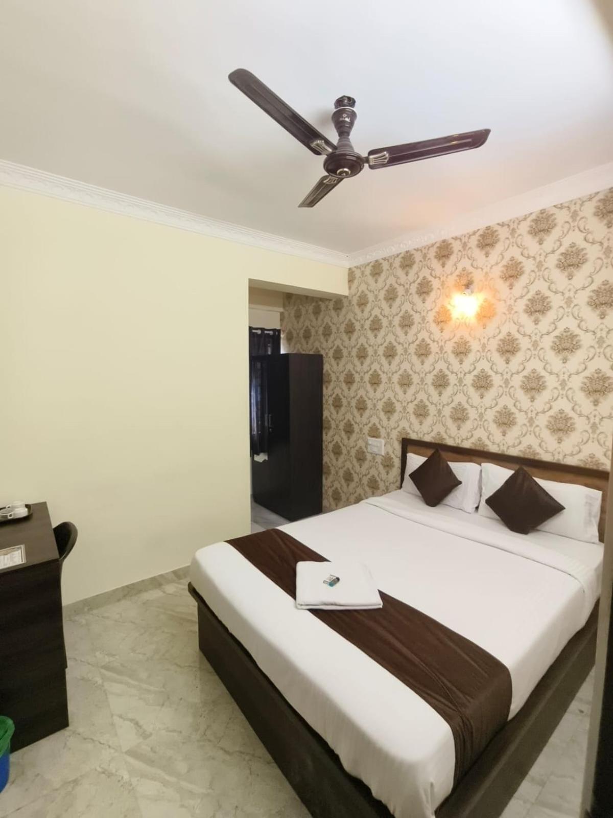 East Park Electronic Bed & Breakfast *