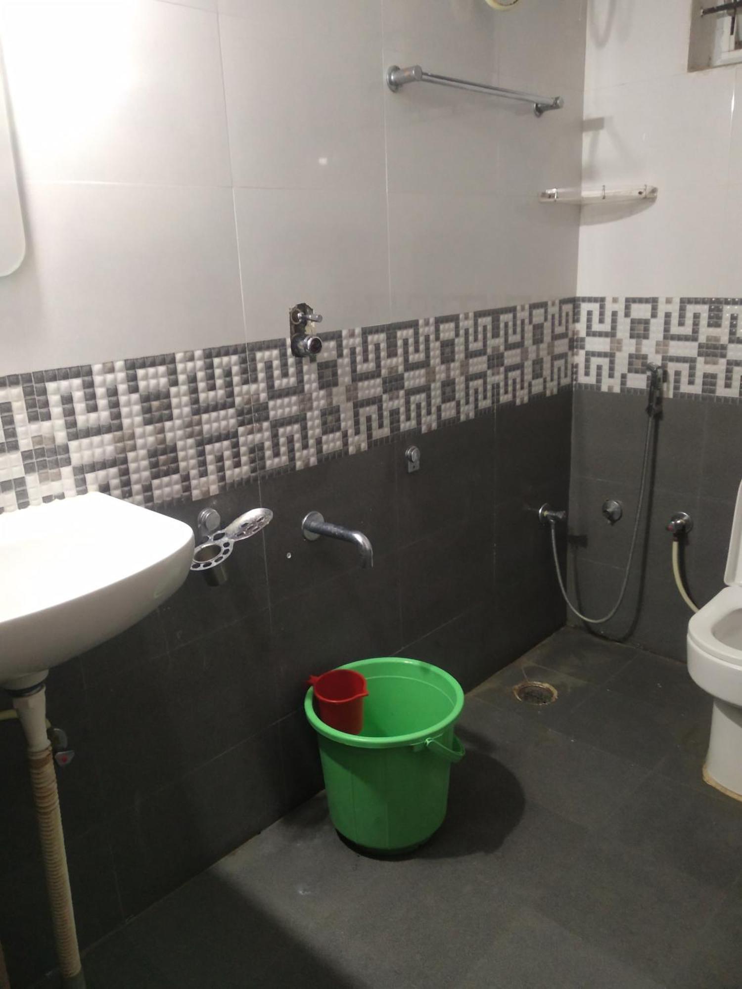 Elite 2bhk Service Apartment *