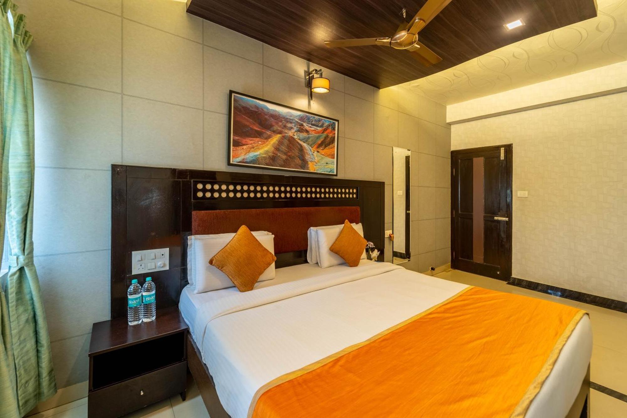 Hotel Seasons Koramangala 3*