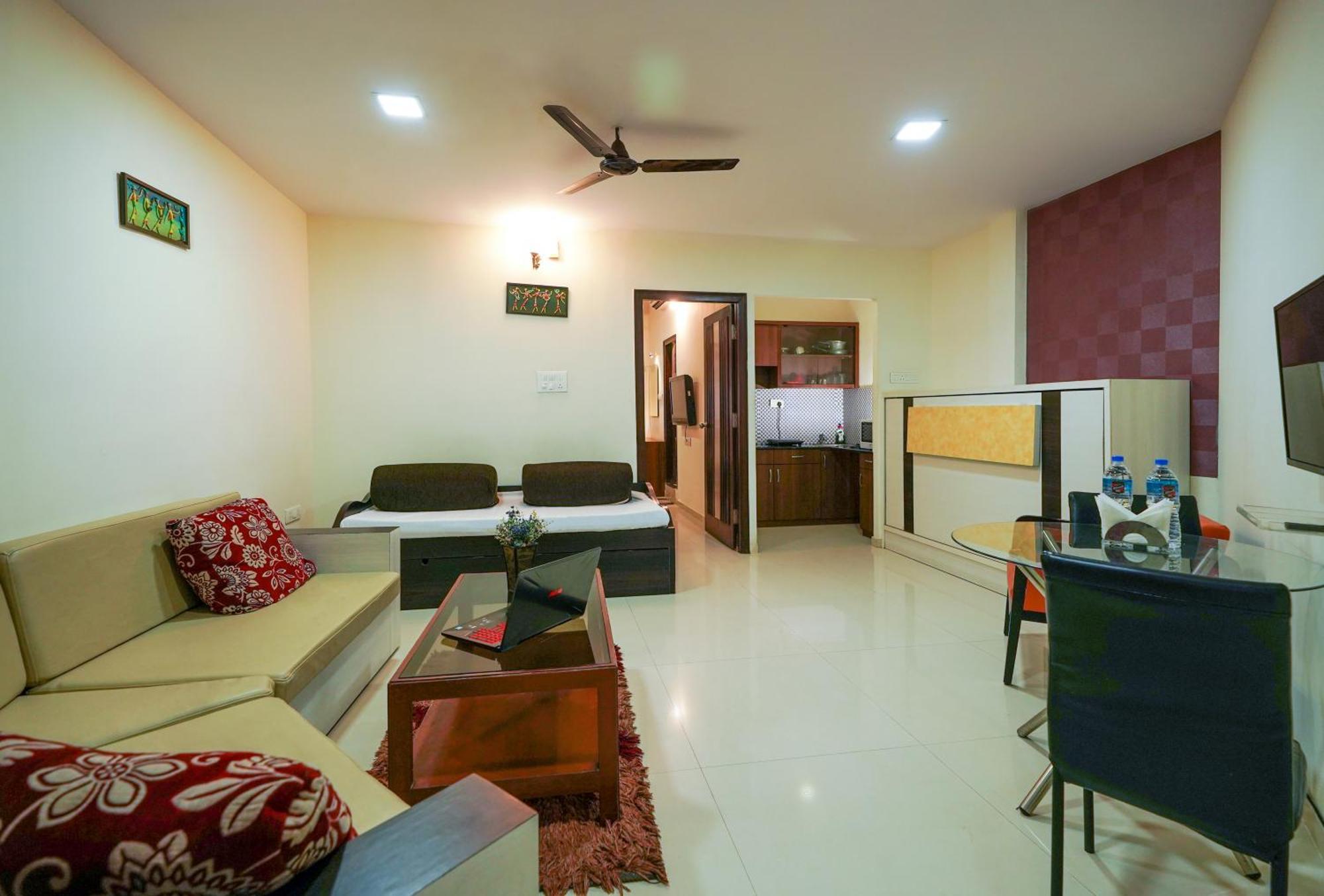 Hotel Seasons Koramangala 3*