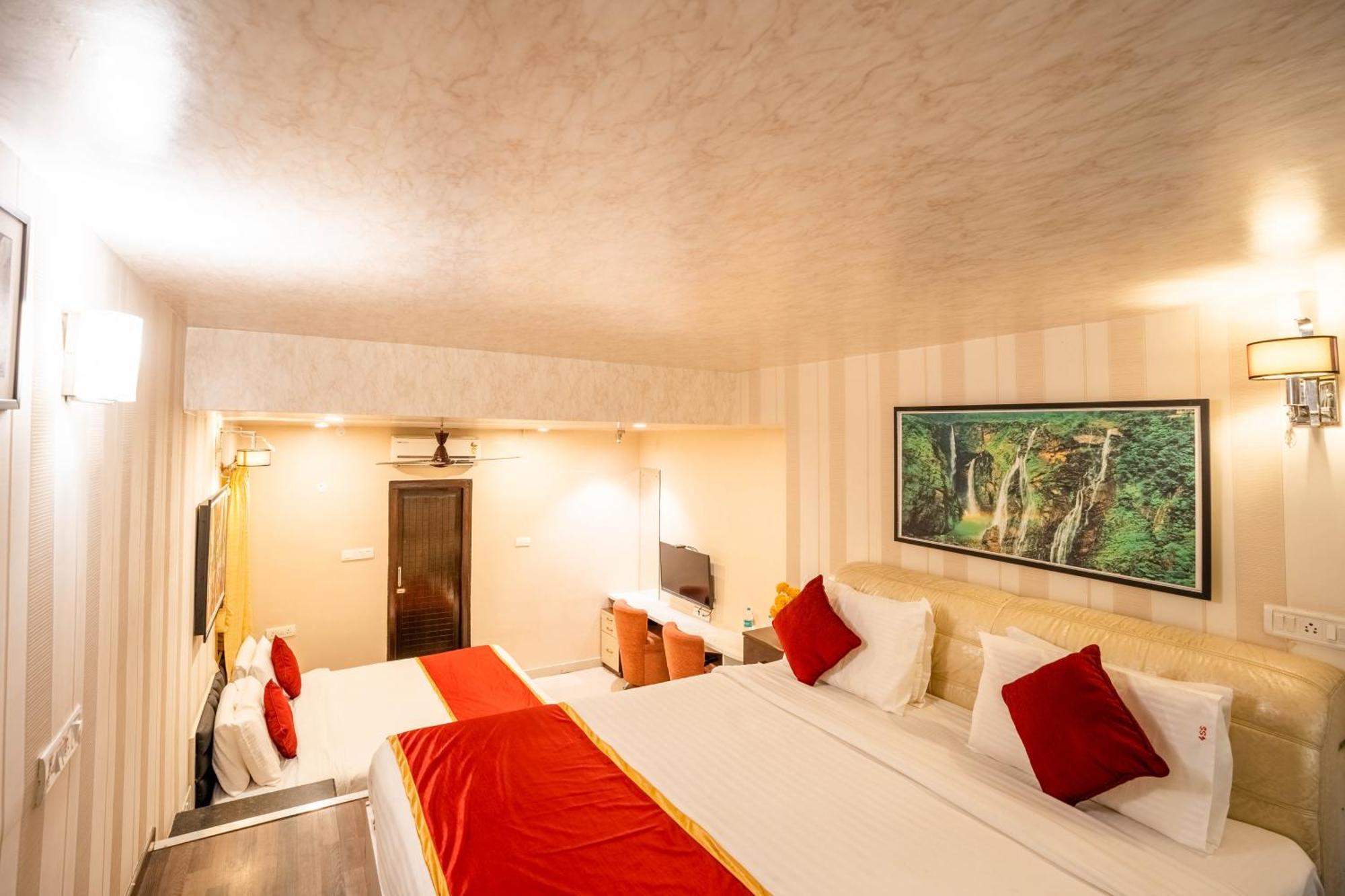 Hotel Seasons Koramangala 3*