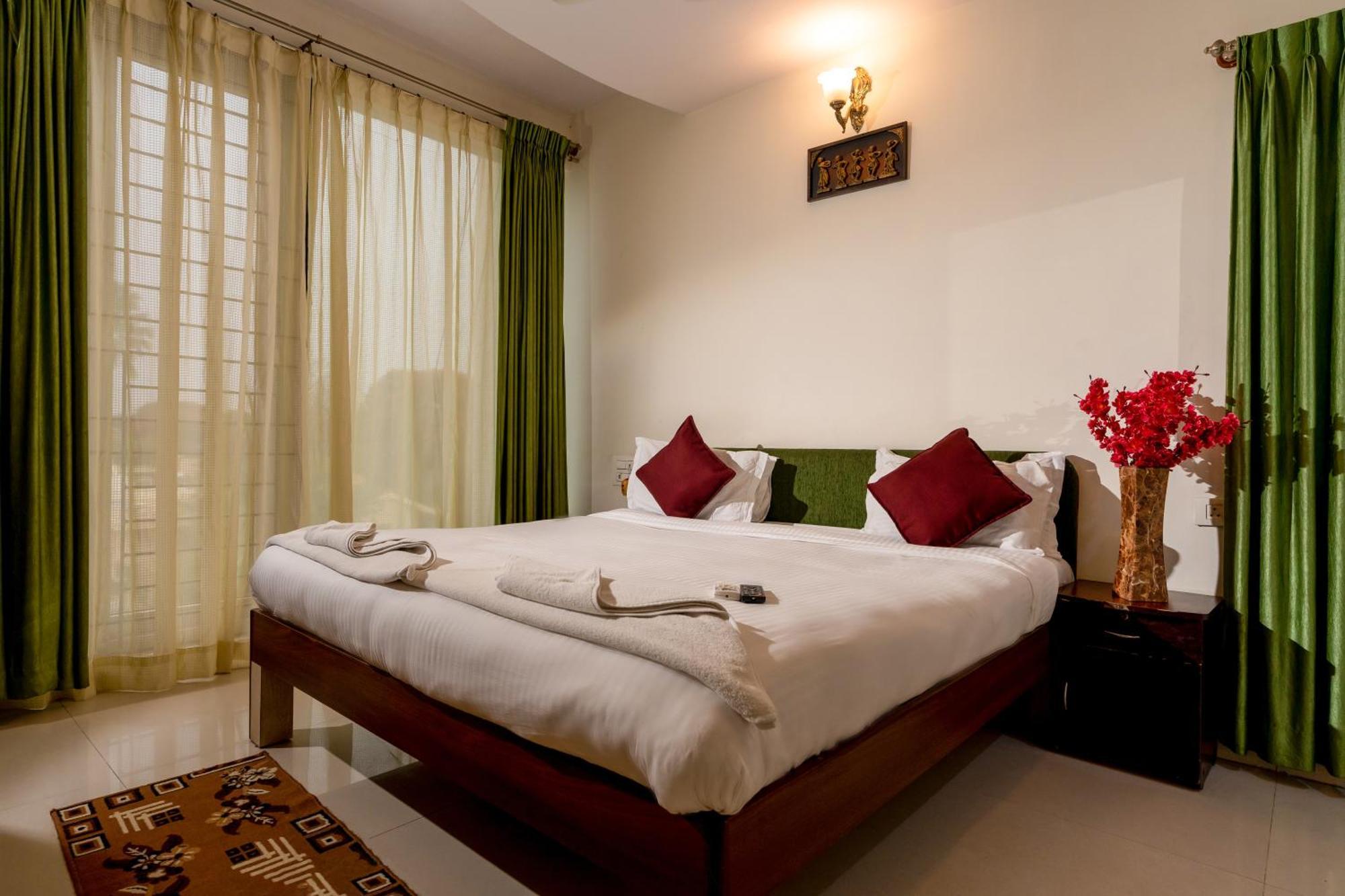 Hotel Seasons Koramangala 3*