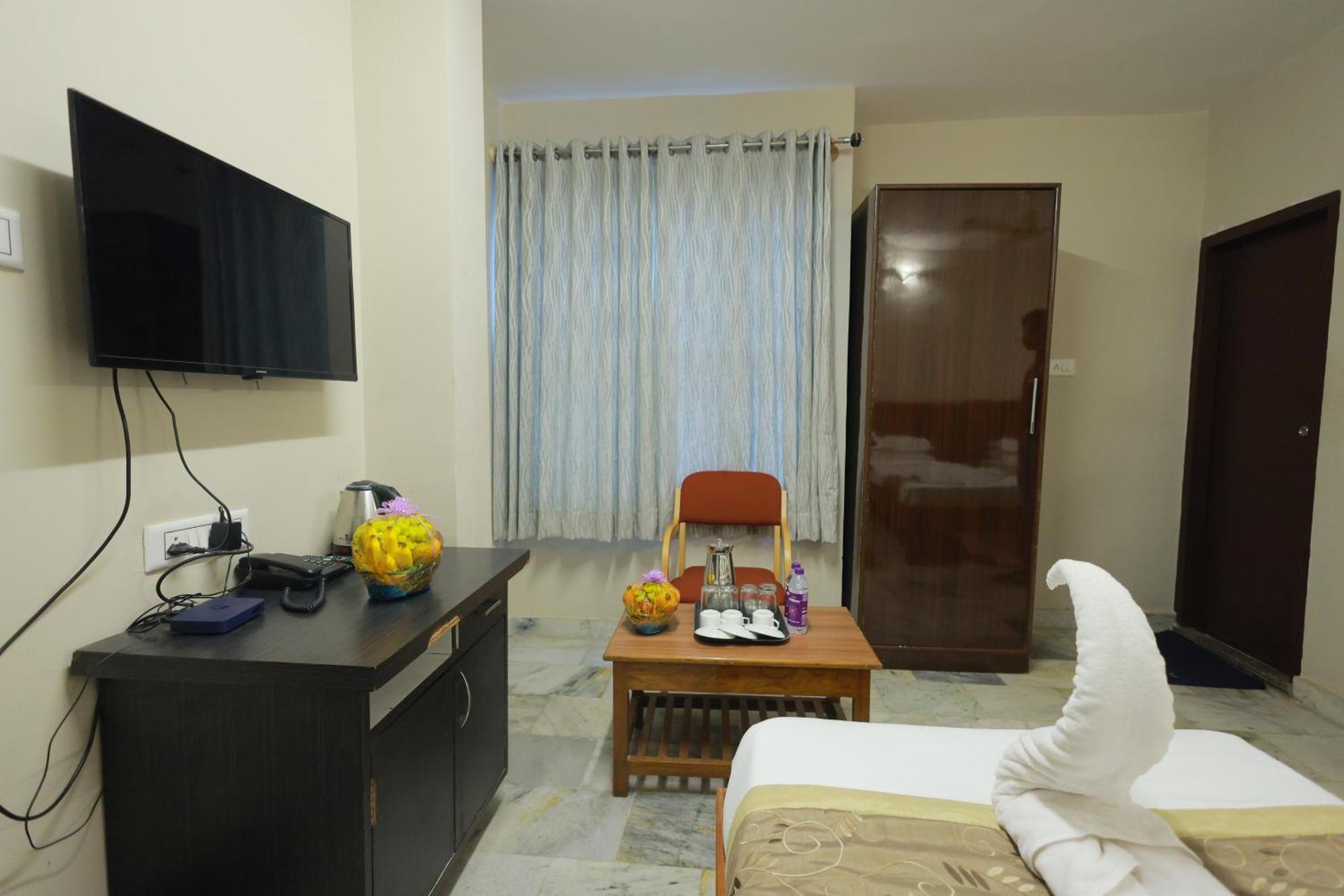 Soundarya Hotel 2*