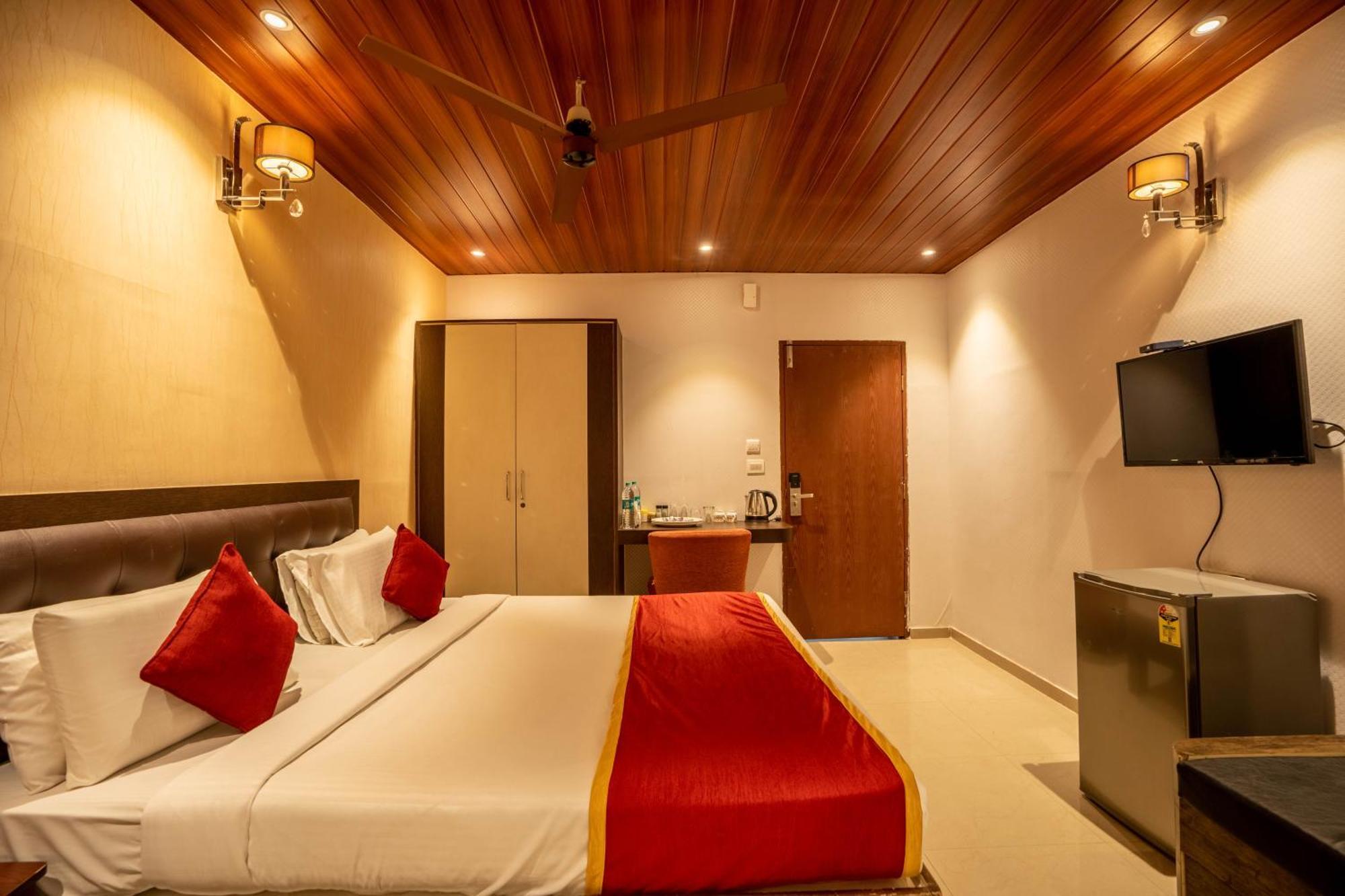 Seasons Koramangala Hotel 3*