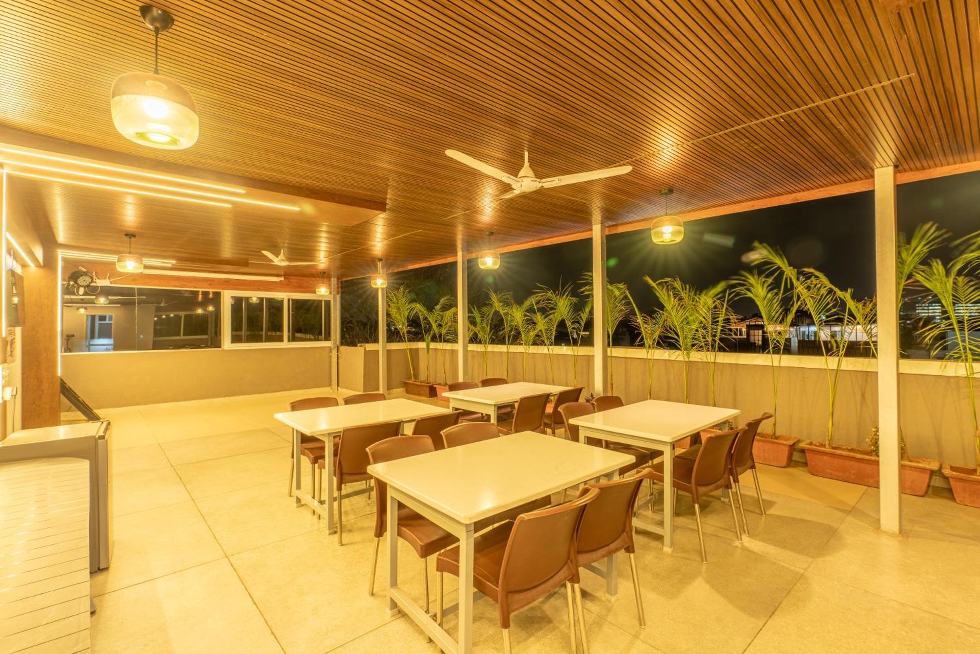 Hotel Seasons Koramangala 3*