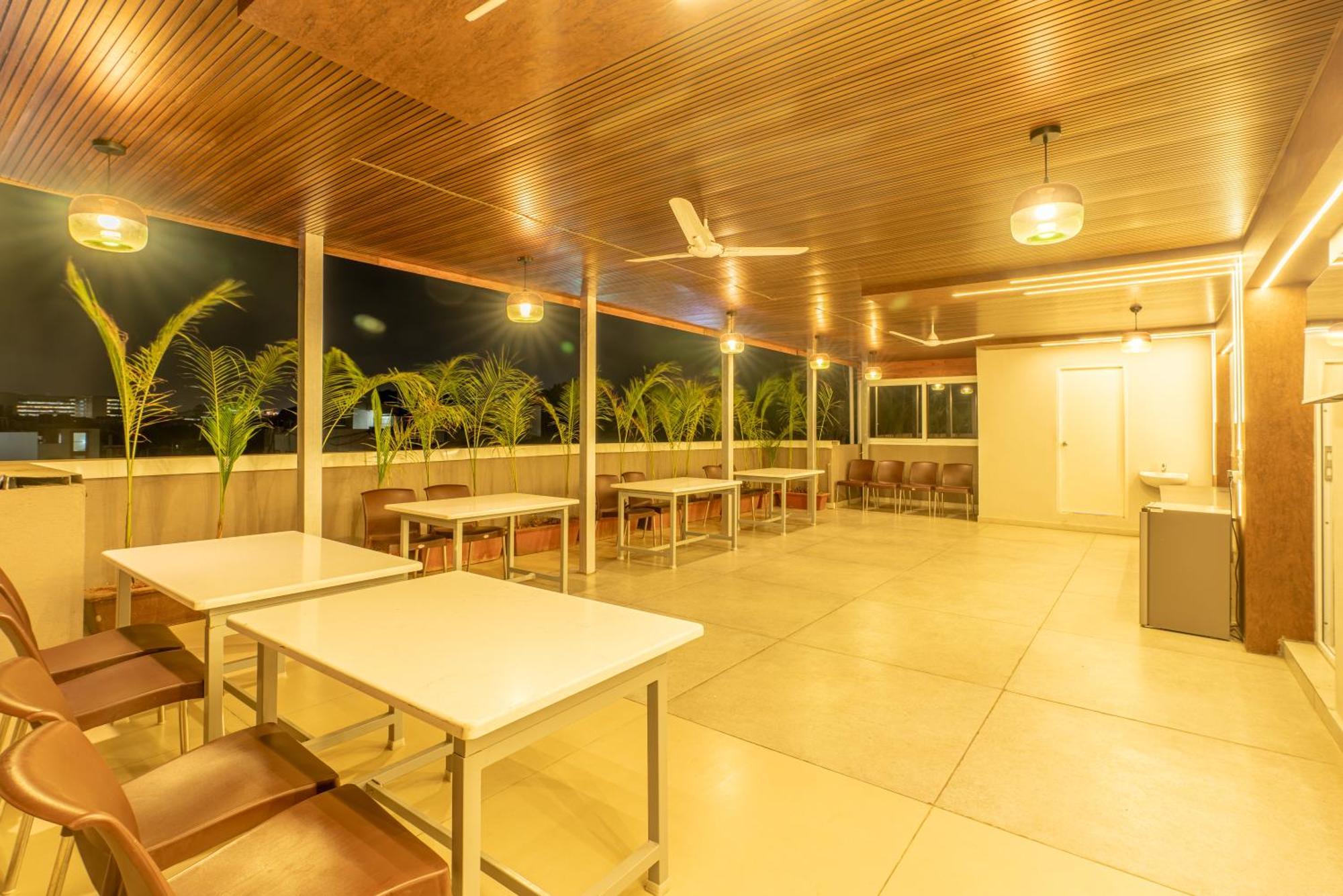 Seasons Koramangala Hotel 3*