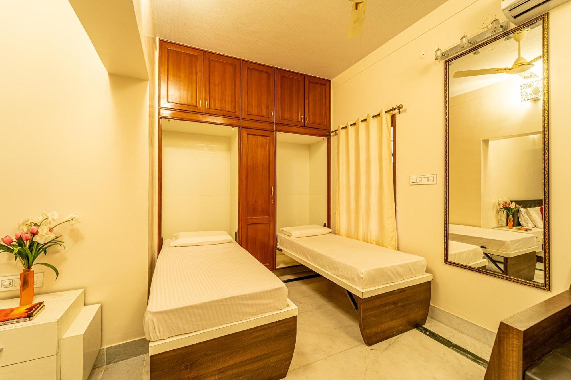 Seasons Hbr Hotel