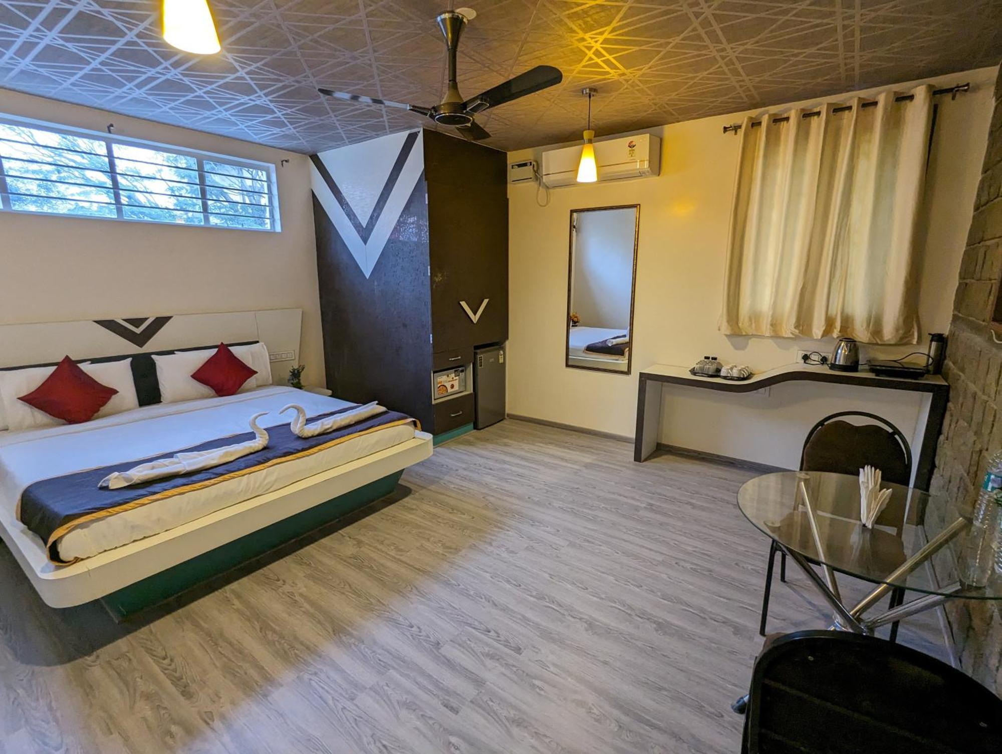 Seasons Hbr Hotel 3*