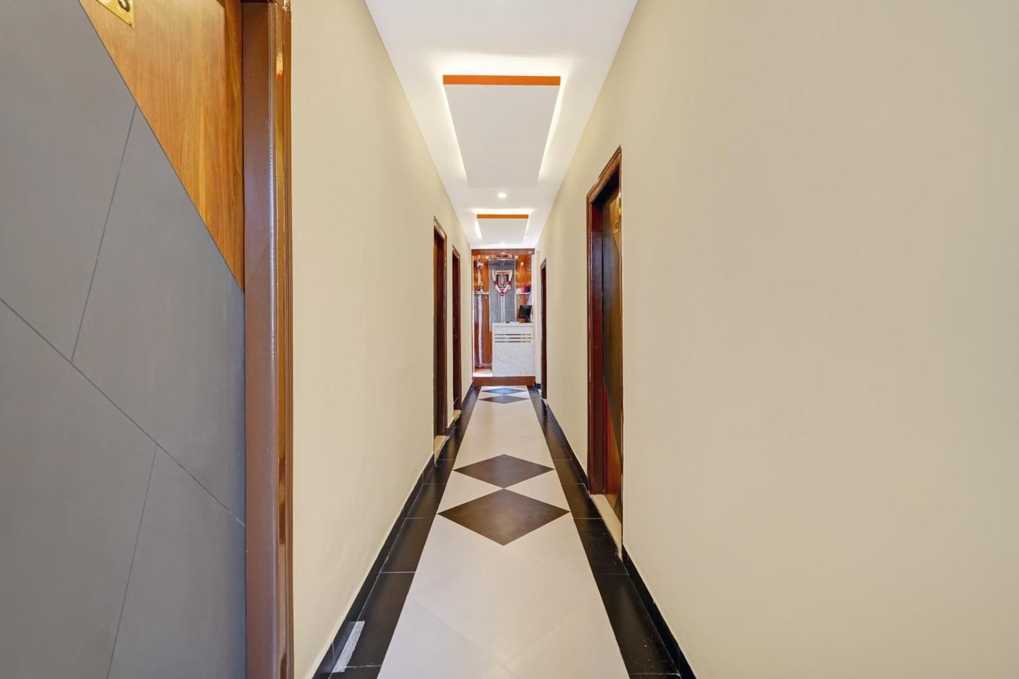 O Galaxy Residency Hotel 4*