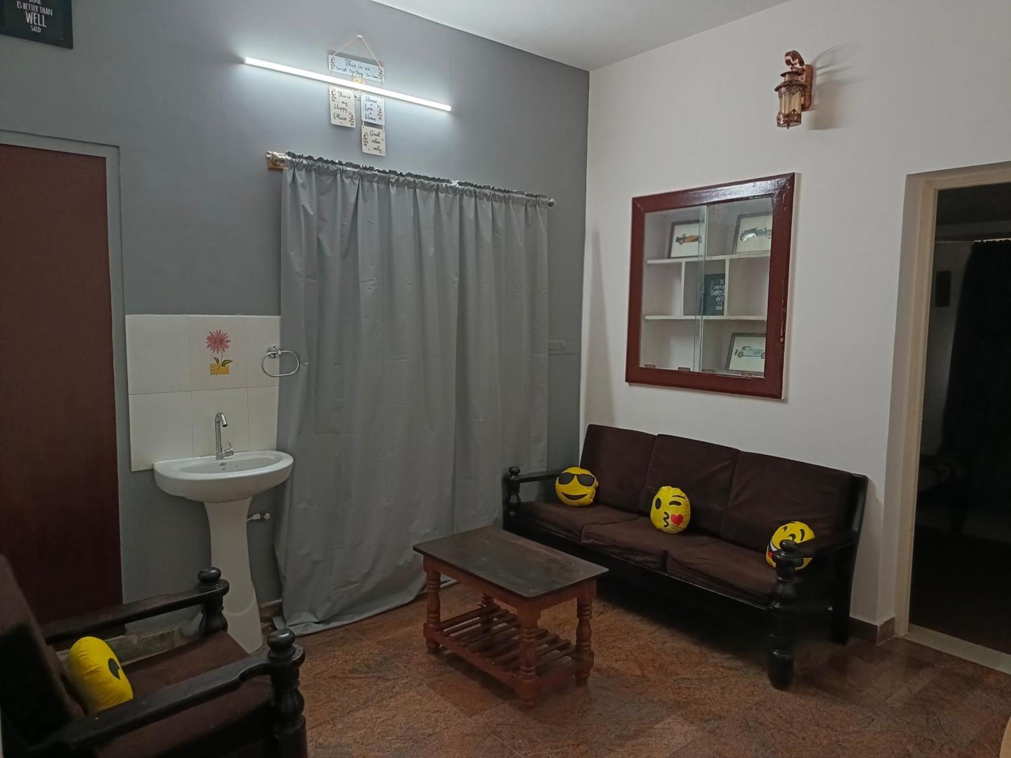 Lloyd Guest house