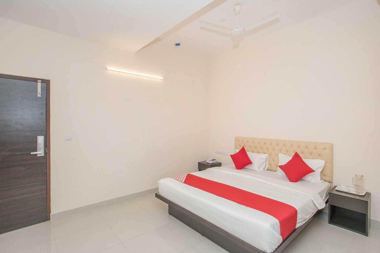 Hotel Townhouse Leela Park Hbr Layout 4*