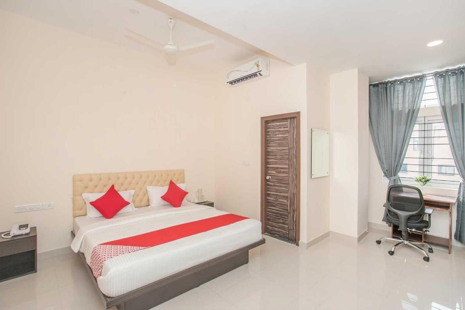 Hotel Townhouse Leela Park Hbr Layout Bangalore