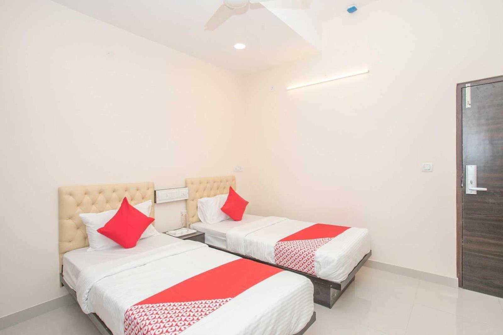 Townhouse Leela Park Hbr Layout 4*
