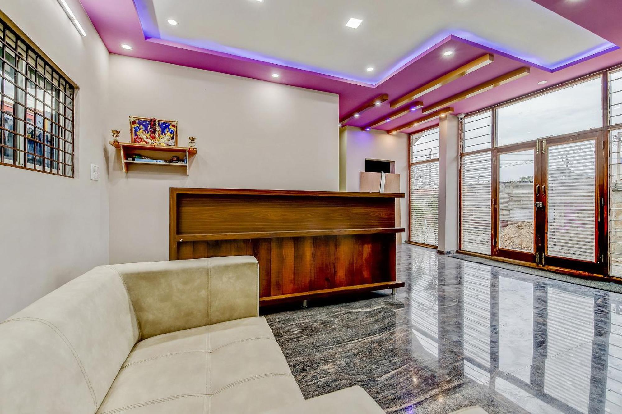 Oyo Royal King Hotel 4*