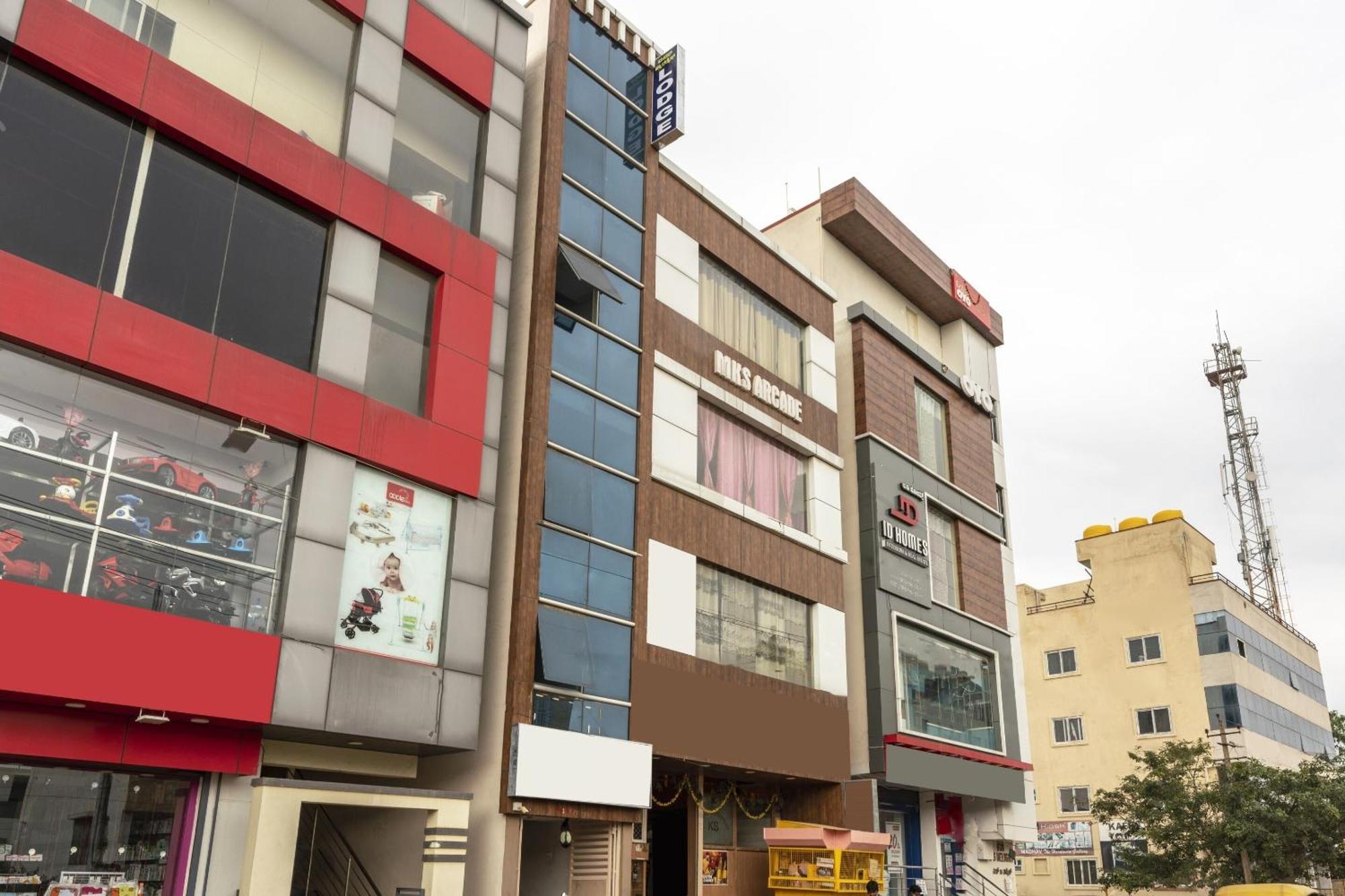 Oyo Flagship 76521 Manan Paradise 3*
