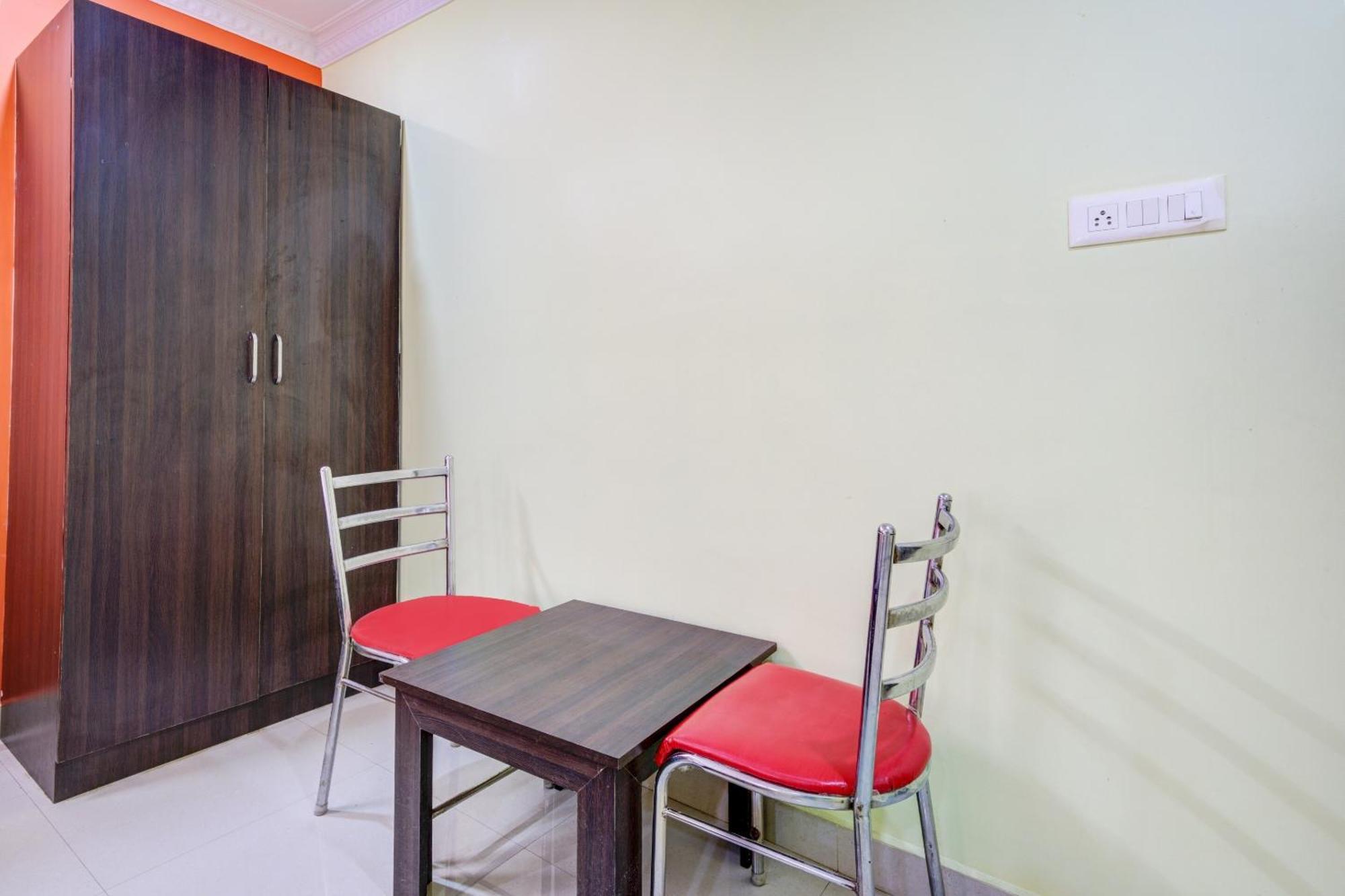 Oyo Flagship 76521 Manan Paradise
