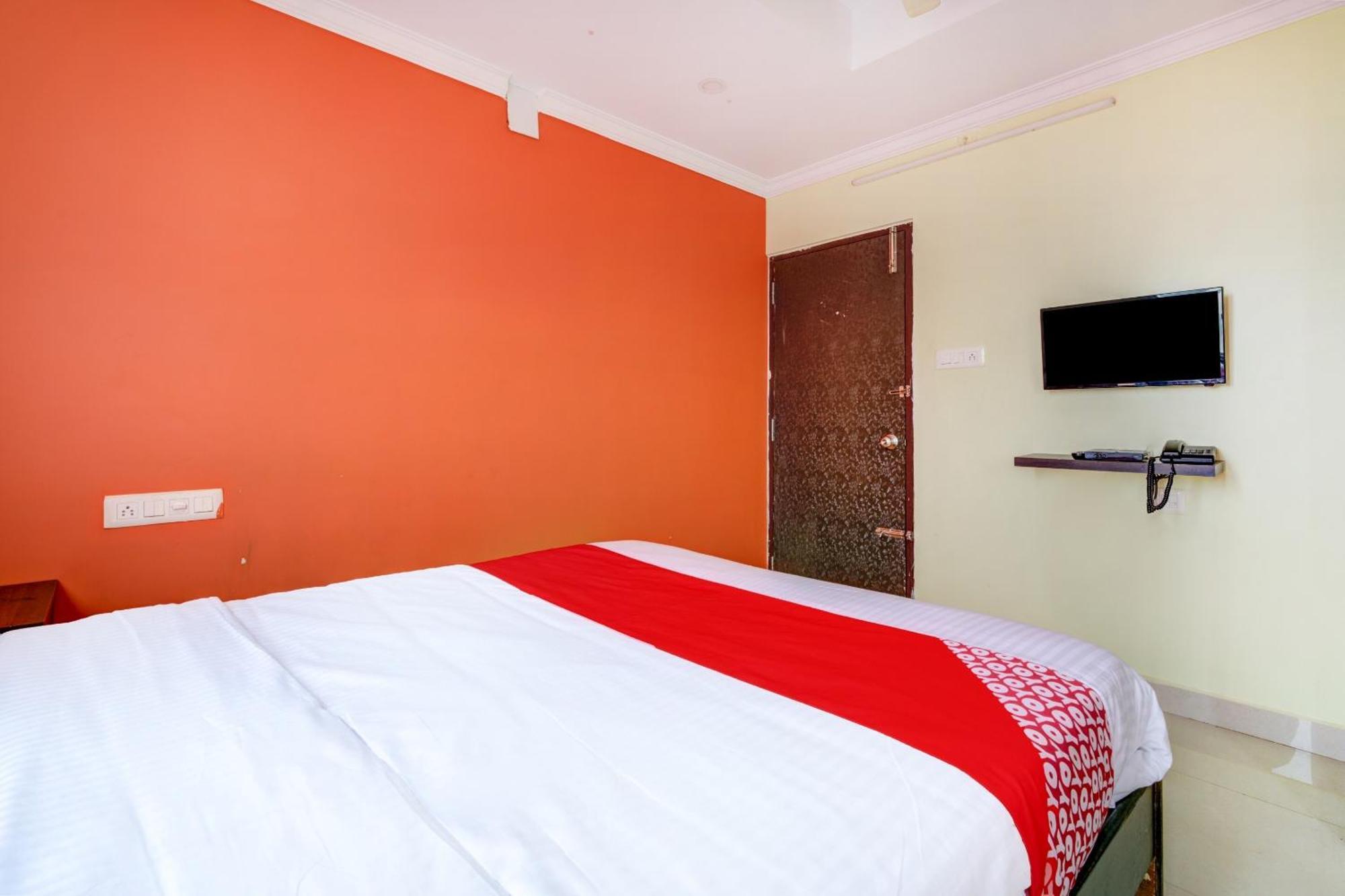 Oyo Flagship 76521 Manan Paradise Hotel