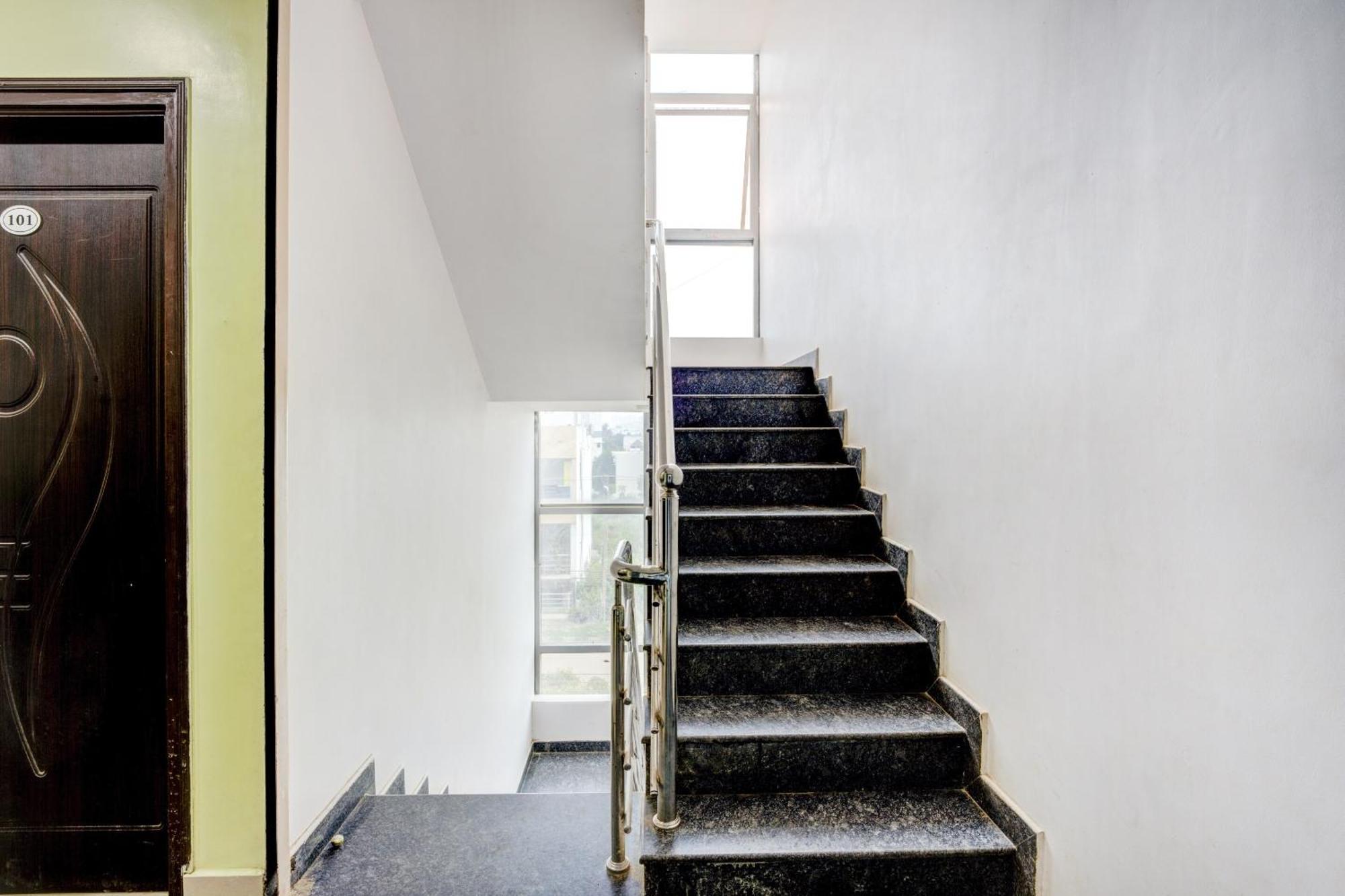 Oyo Flagship 76521 Manan Paradise 3* Bangalore