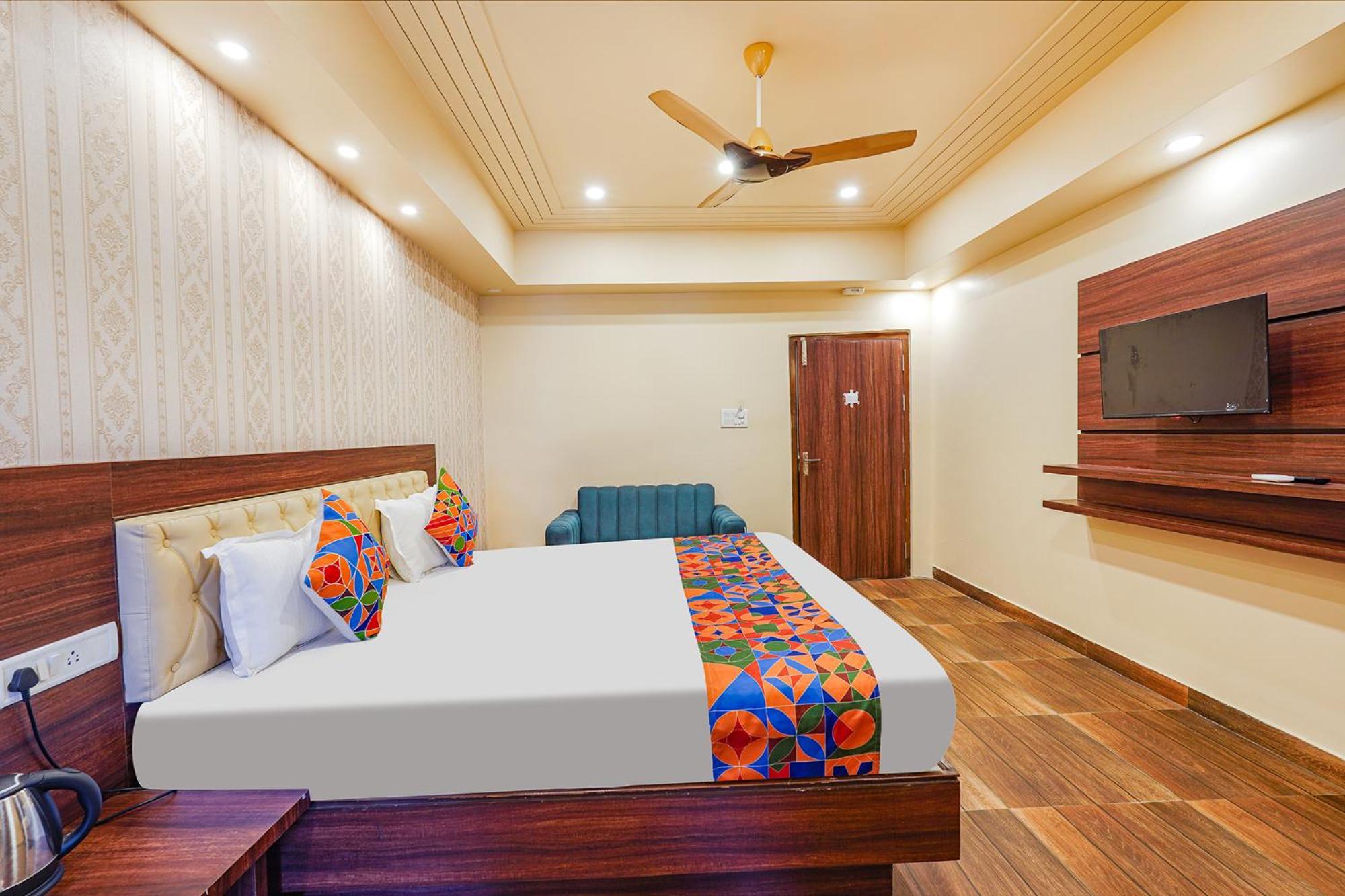 Fabhotel Grand Falcon