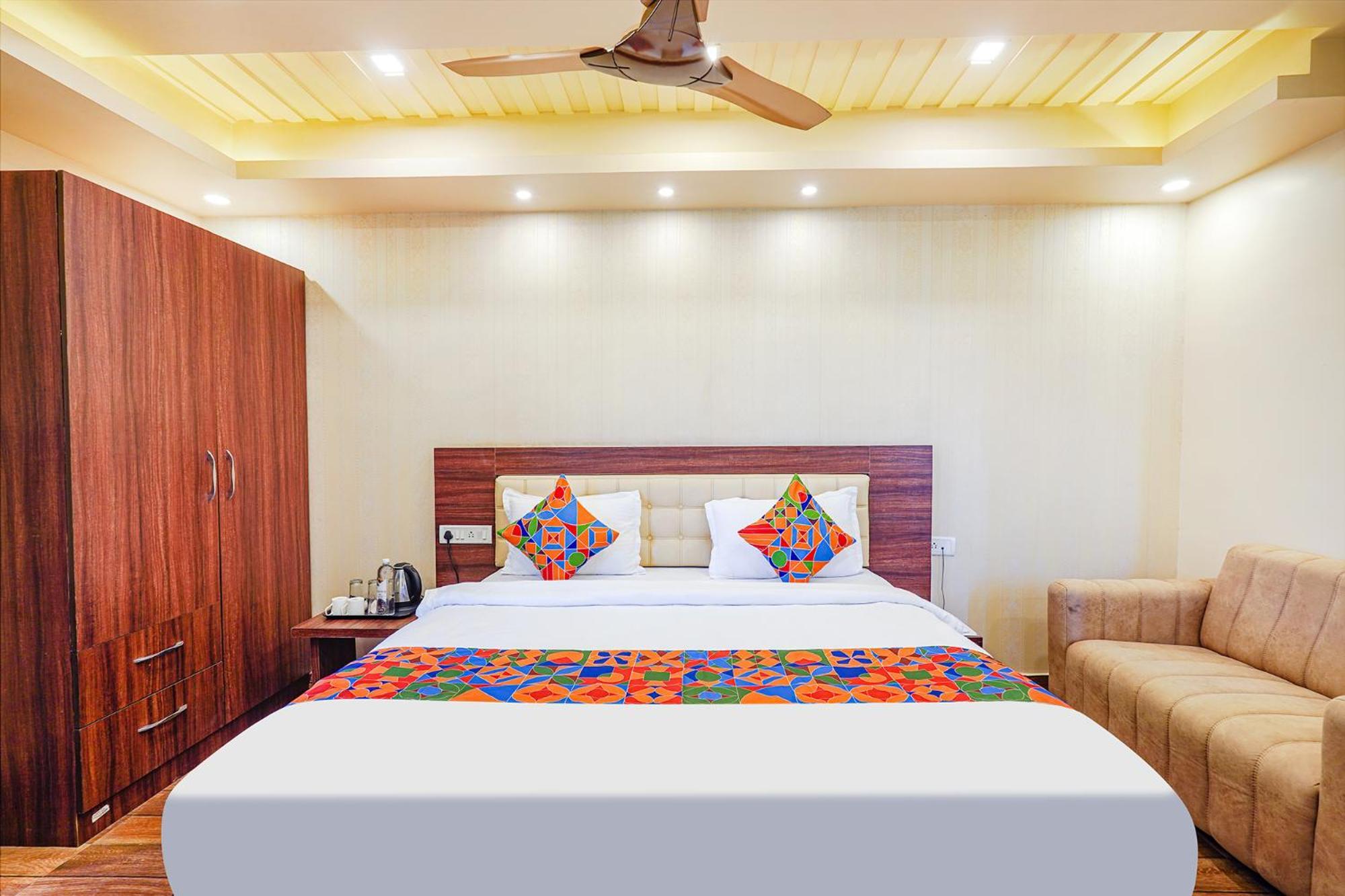 Fabhotel Grand Falcon Hotel
