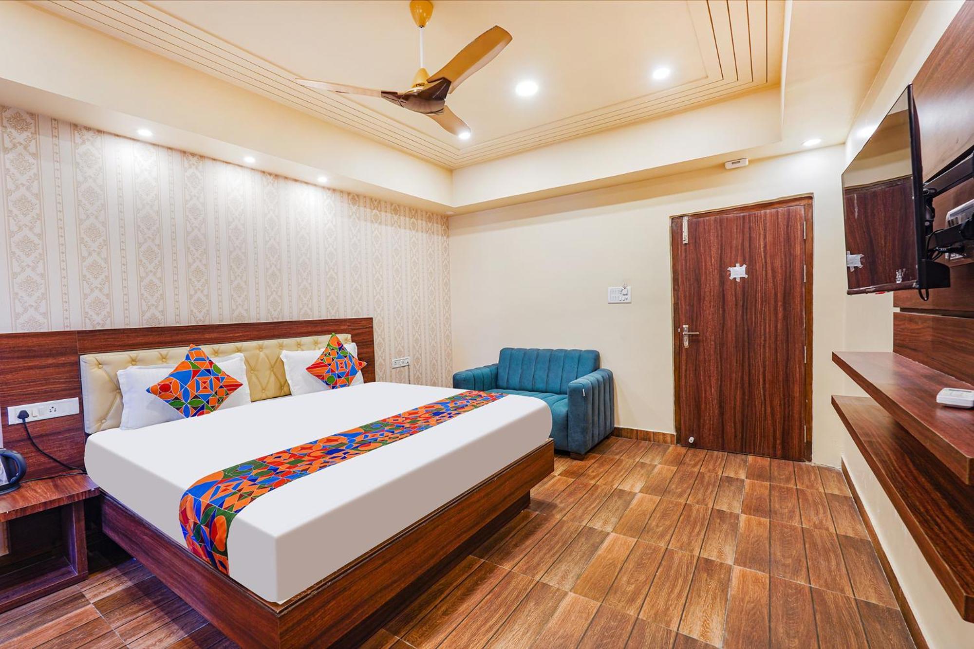 Fabhotel Grand Falcon Hotel 3*